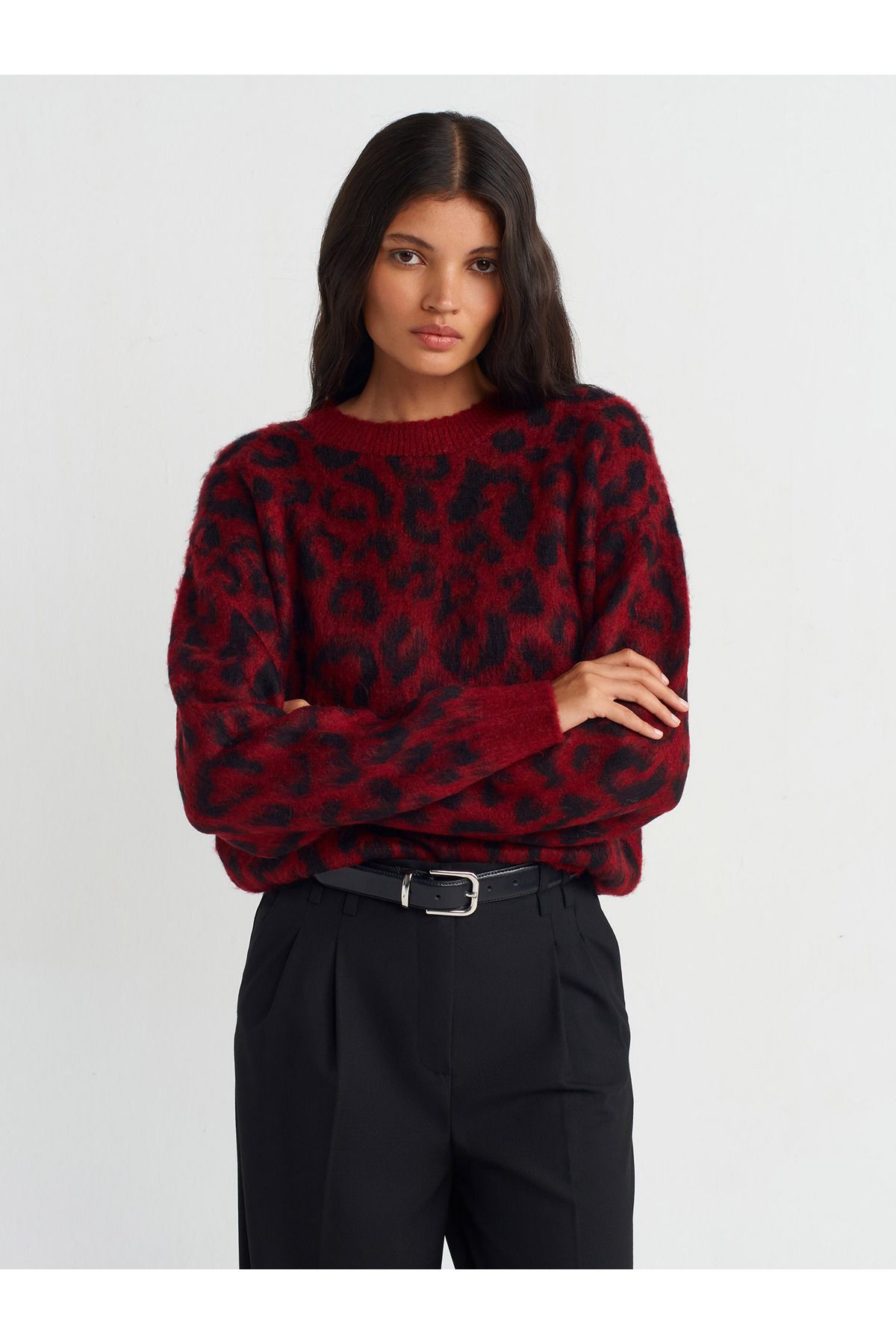 Dilvin-10632 Model - Claret Red Knitwear Sweater with Crew Neck and Leopard Pattern 4