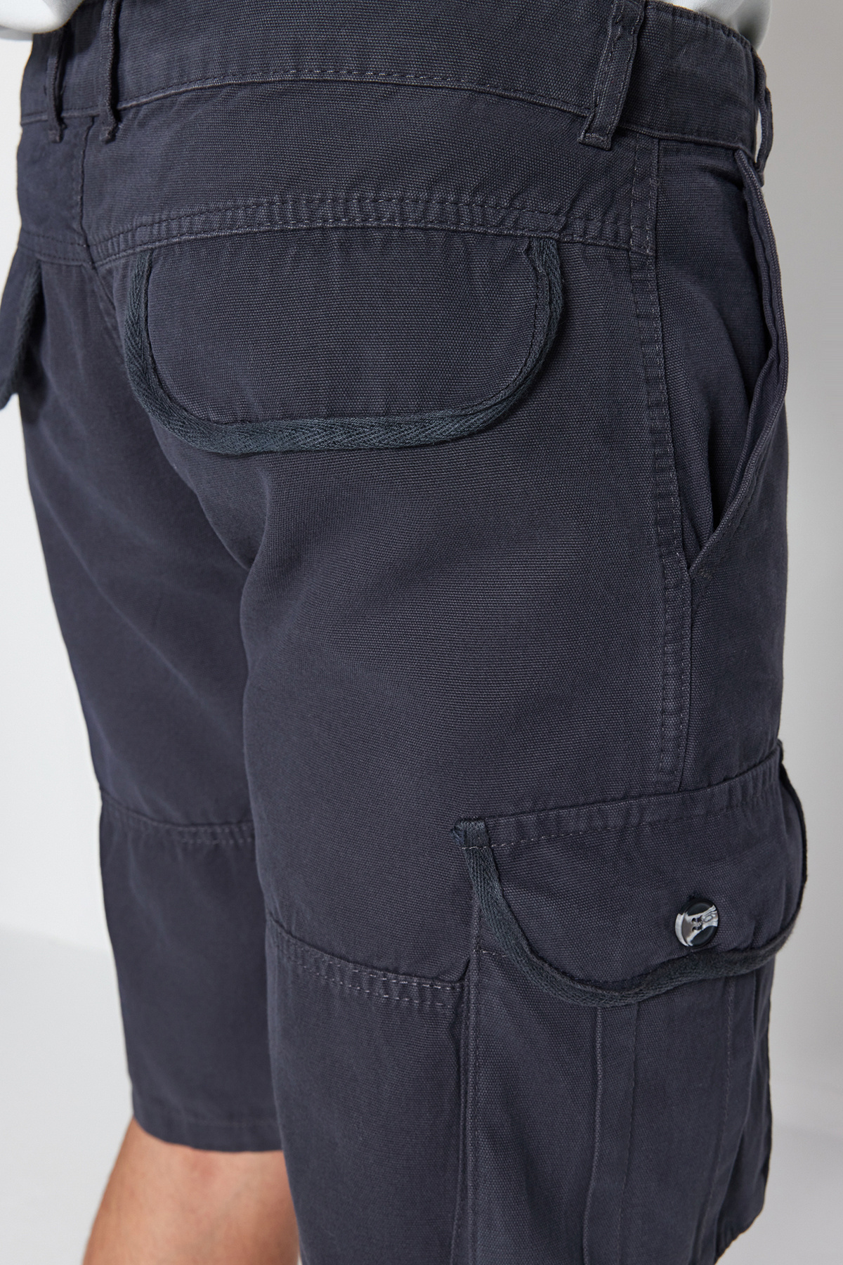 Trendyol Collection-Antracitové kraťasy Regular Fit - Cargo Pocket, Tmnss23Sr00048 9