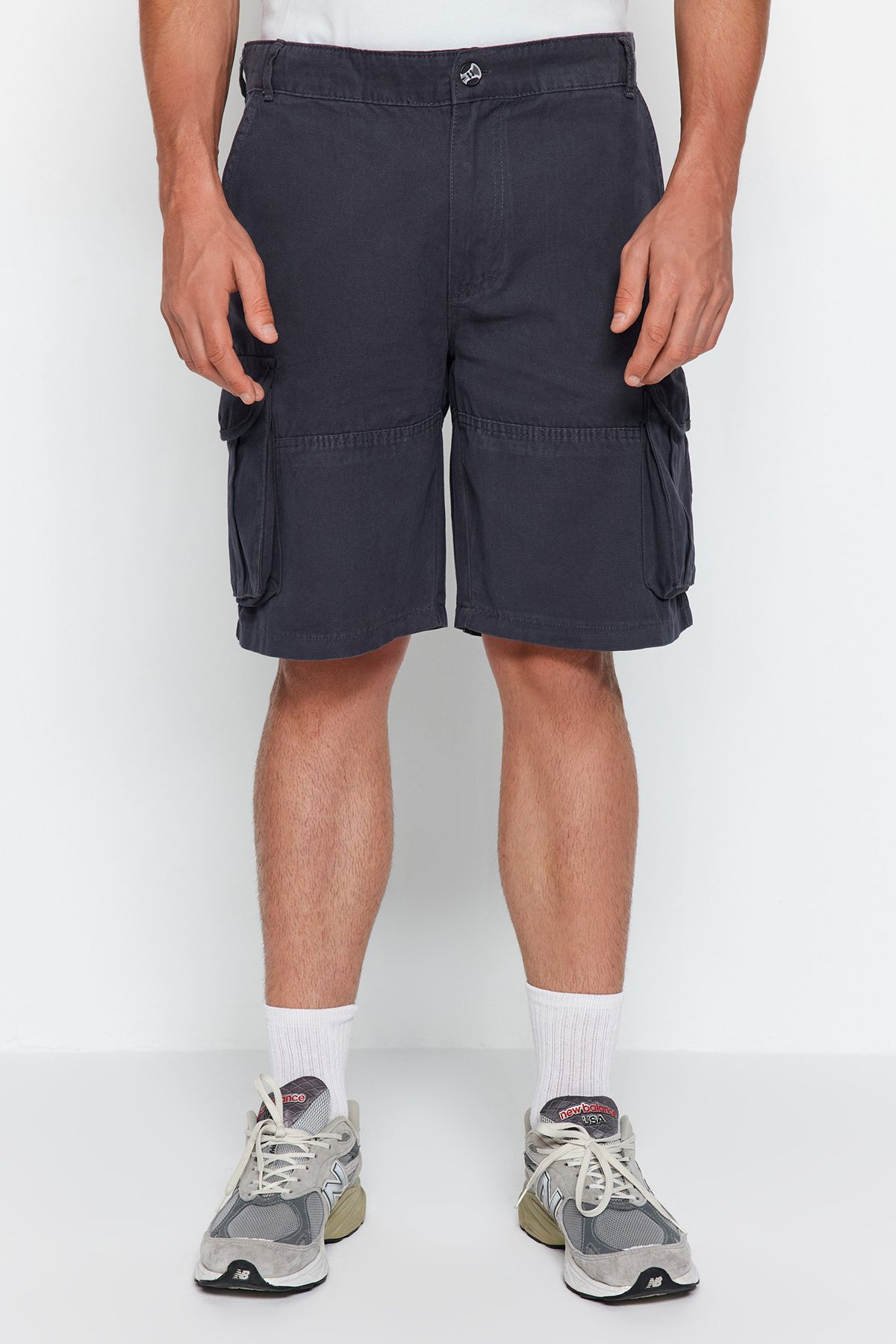 Trendyol Collection-Antracitové kraťasy Regular Fit - Cargo Pocket, Tmnss23Sr00048 4