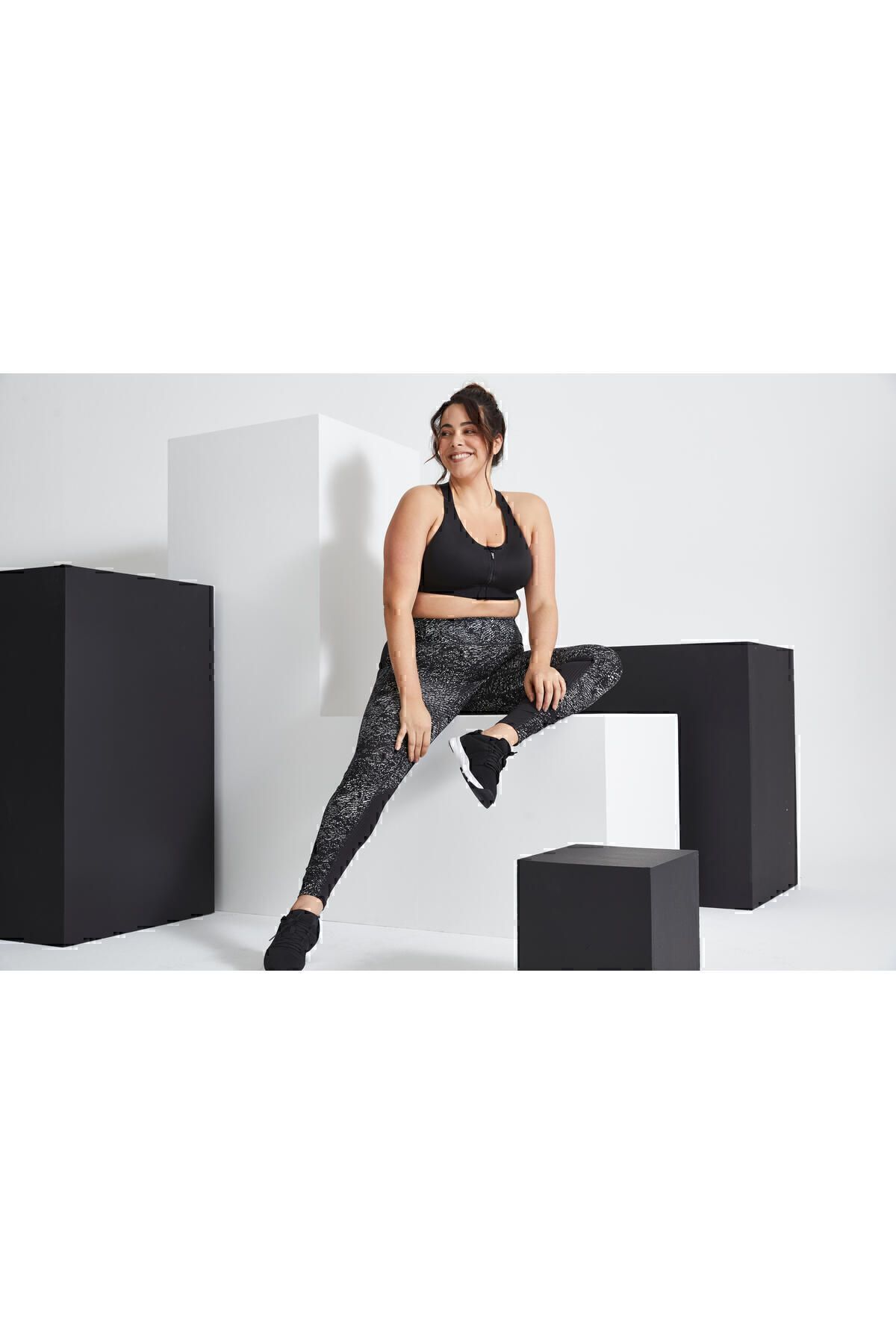 Decathlon Siyah Büyük Beden Fermuarlı Sporcu Sütyeni (BRA) 920 - Fitness Kardiyo görsel 3
