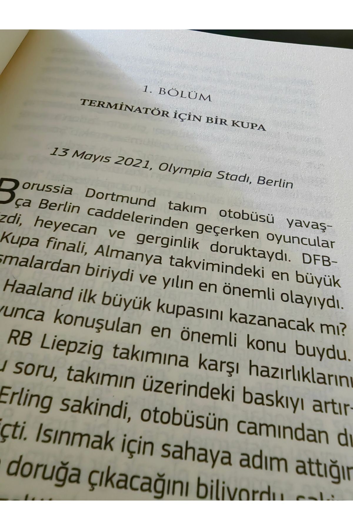 Poster ve çıkartma hediyeli futbolun yıldızları serisi - Benim adım Haaland spor futbol kitap 4