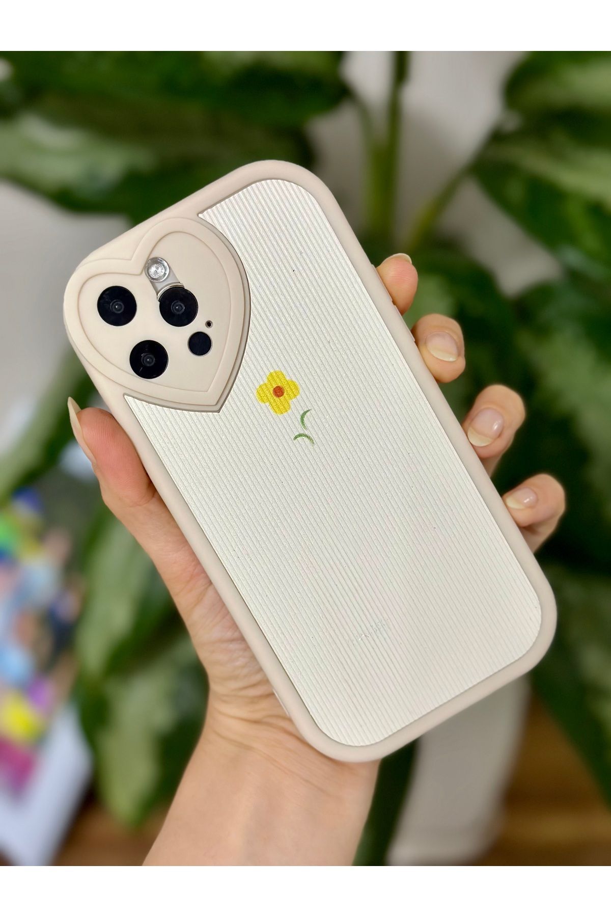 https://cdn.dsmcdn.com/ty1543/product/media/images/ty1543/prod/QC/20240913/22/3c37166e-124f-39c7-9fb0-2d1cf6001acc/1_org_zoom.jpg