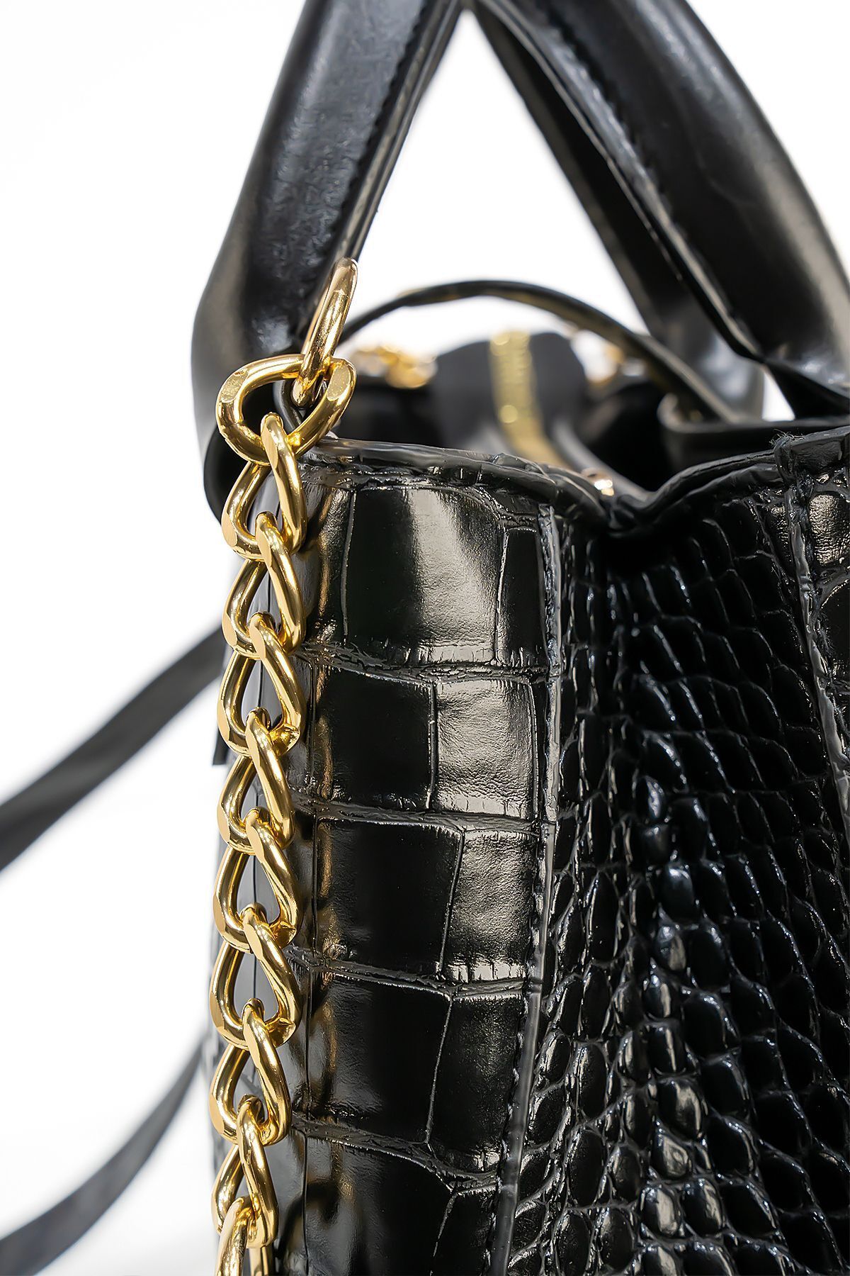 Rosmod Dámská černá krokodýlí kožená taška přes rameno a ruku, zapínání na zip, zavírání na ruku a přes rameno