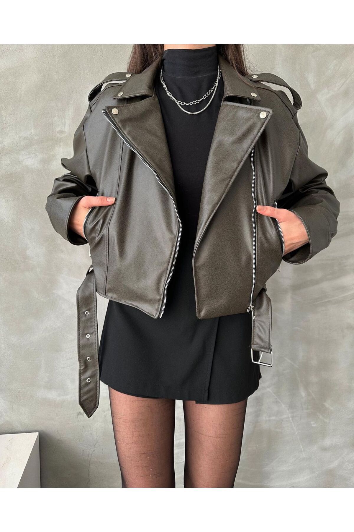 veste en cuir oversize avec ceinture