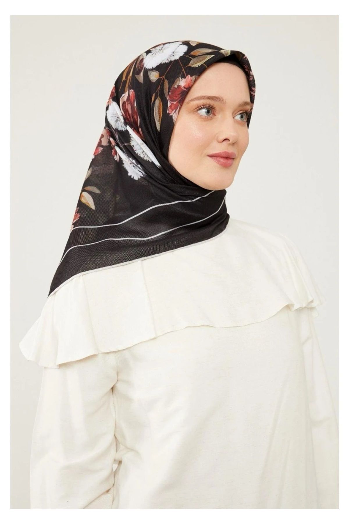 Levidor-Polyester Scarf - Comfortable and Stylish 1