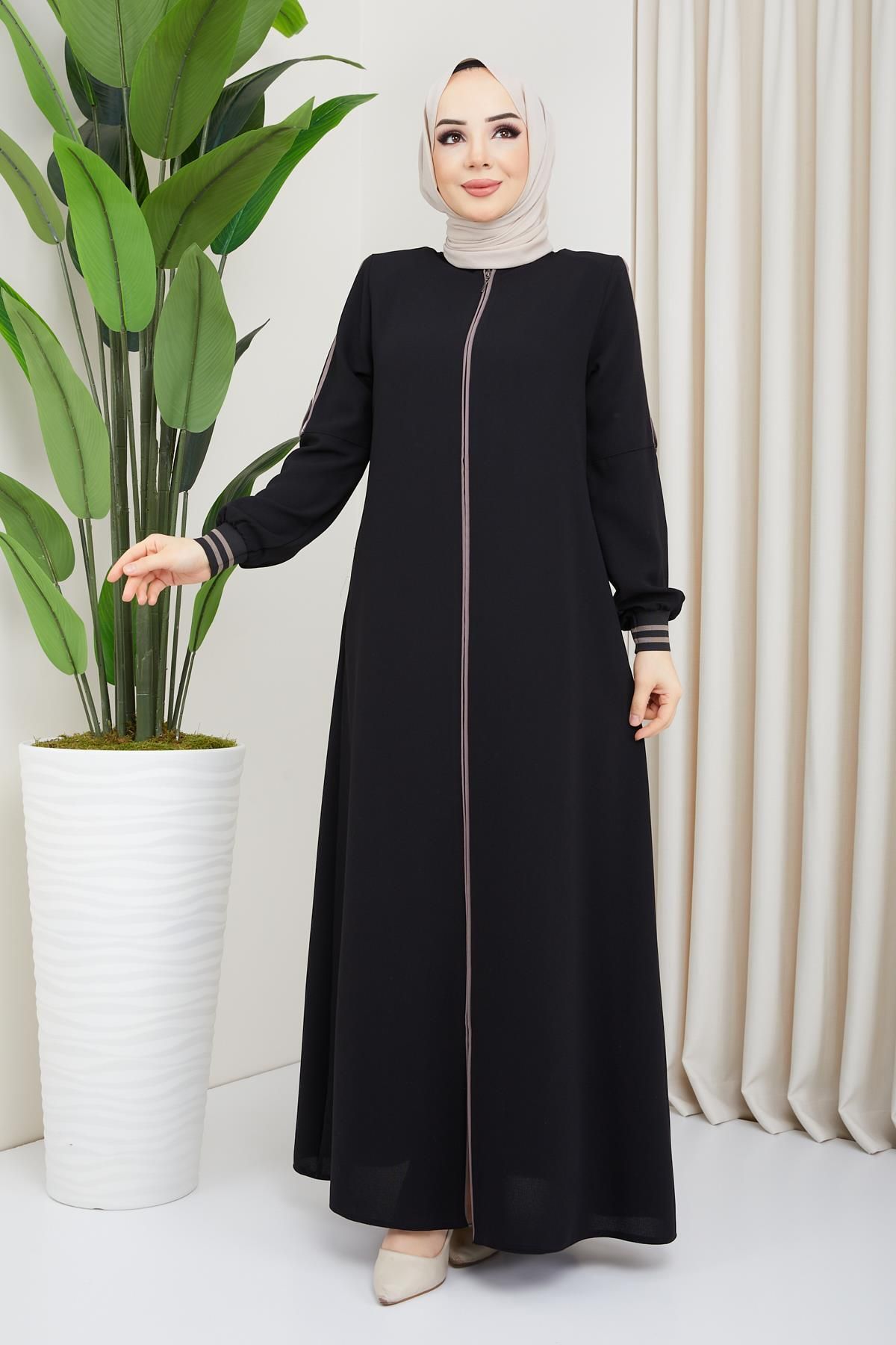 hafsamina-Black Abaya with Piping Detail 2
