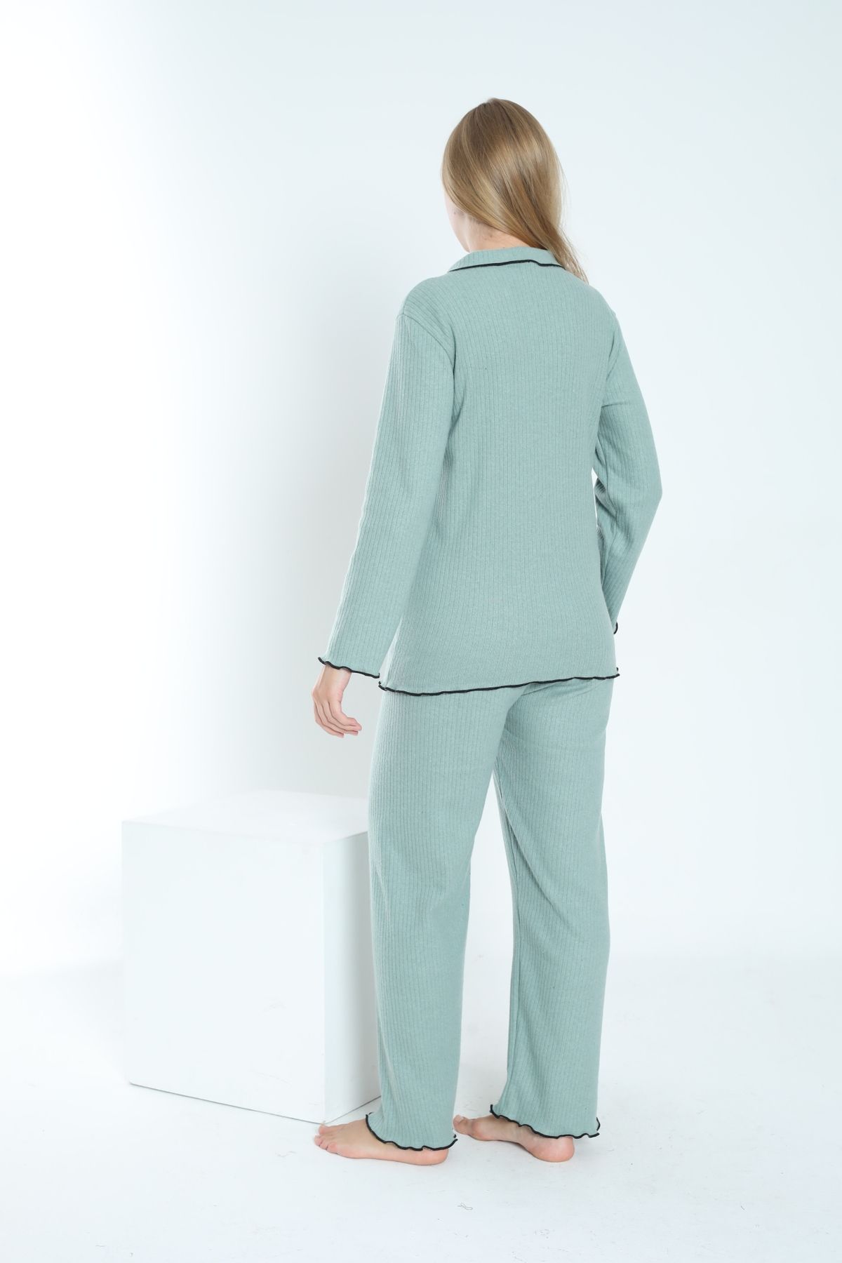 Miss Dünya Lissa Önden Düğmeli Ayarlanabilir Bel Kol ve Paça Fırfır Detaylı Hamile ve Lohusa Pijama Takımı fotoğrafı 3 (önizleme)