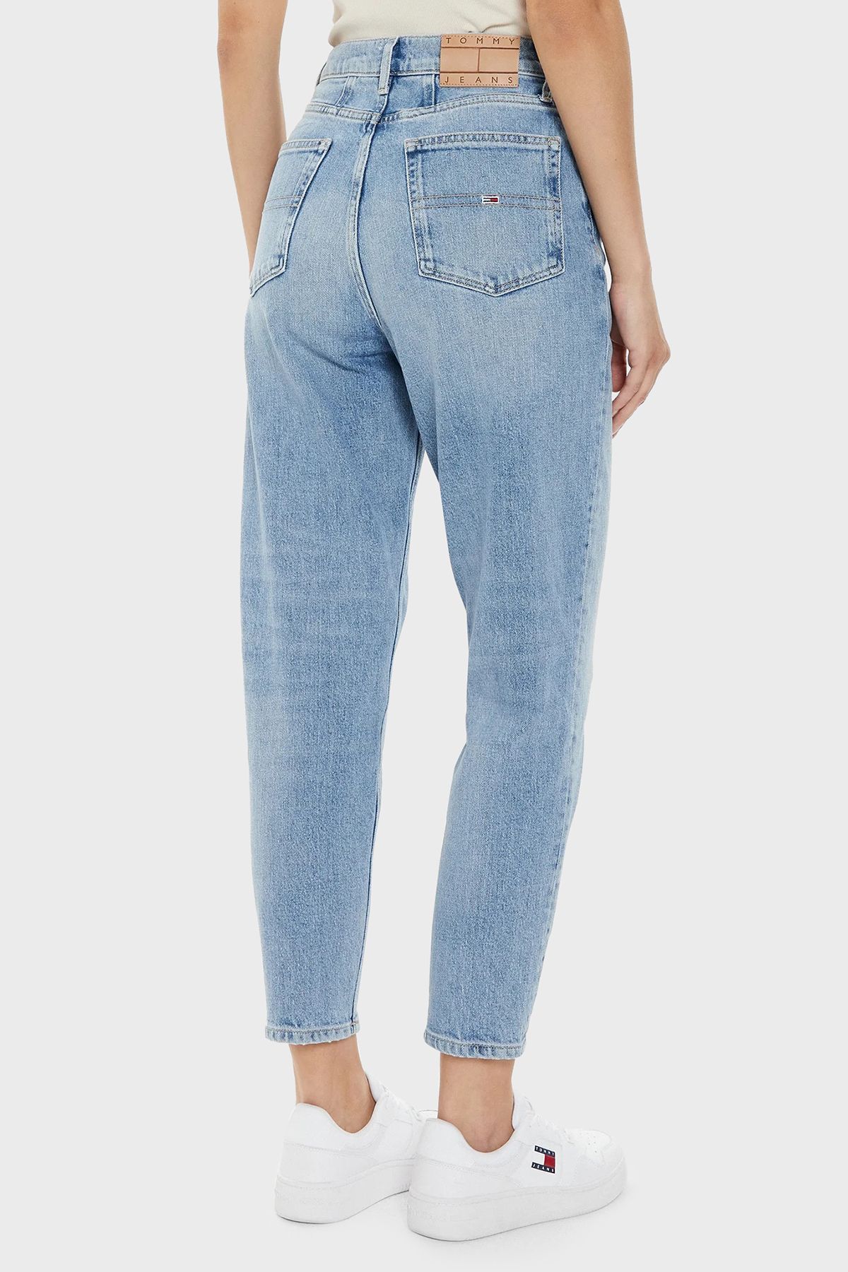 Tommy Jeans-Cotton Mom Fit magas derekú farmer farmer NADRÁG DW0DW19247 1AB 3