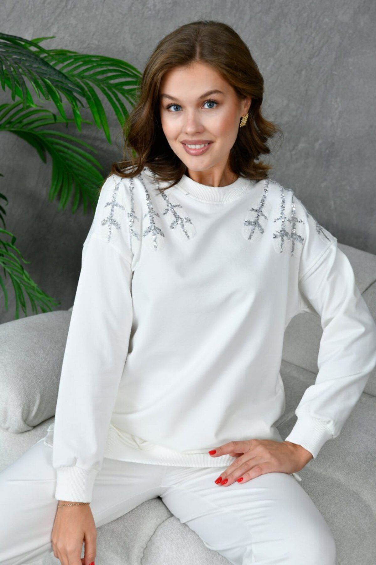 MVStore-Women's Oversize Sweatshirt Set - Sequin and Embroidery Detail 3