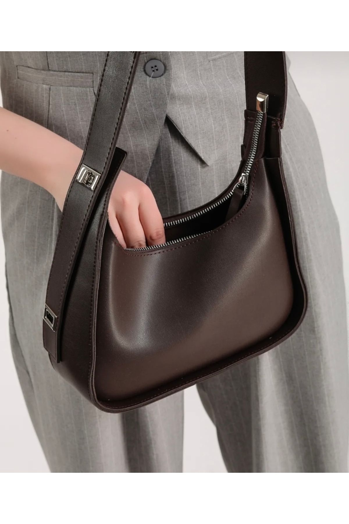 https://cdn.dsmcdn.com/ty1544/product/media/images/ty1547/prod/QC/20240914/23/884f6ba9-38f6-3df1-9ddb-9b01bd6380ef/1_org_zoom.jpg