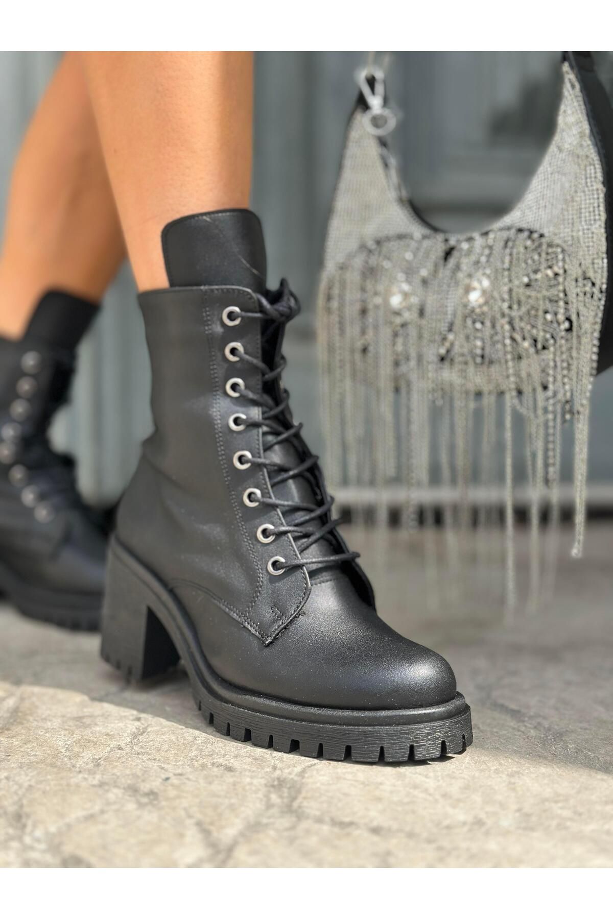 Giydim Gidiyor-Black Senata Boots 3