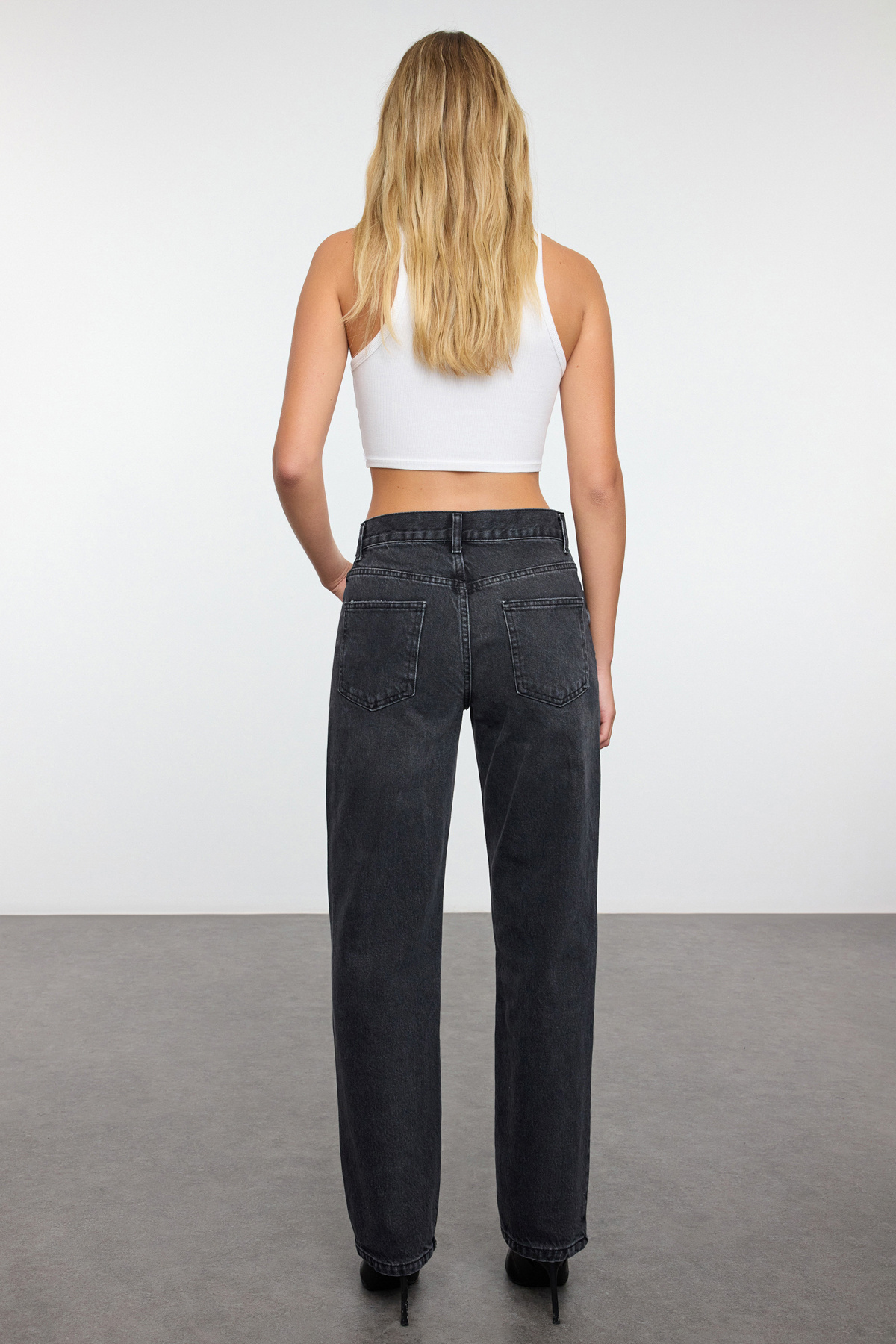 Trendyol Collection-Schwarze Straight Jeans - Normale Taille TWOAW25JE00088 5