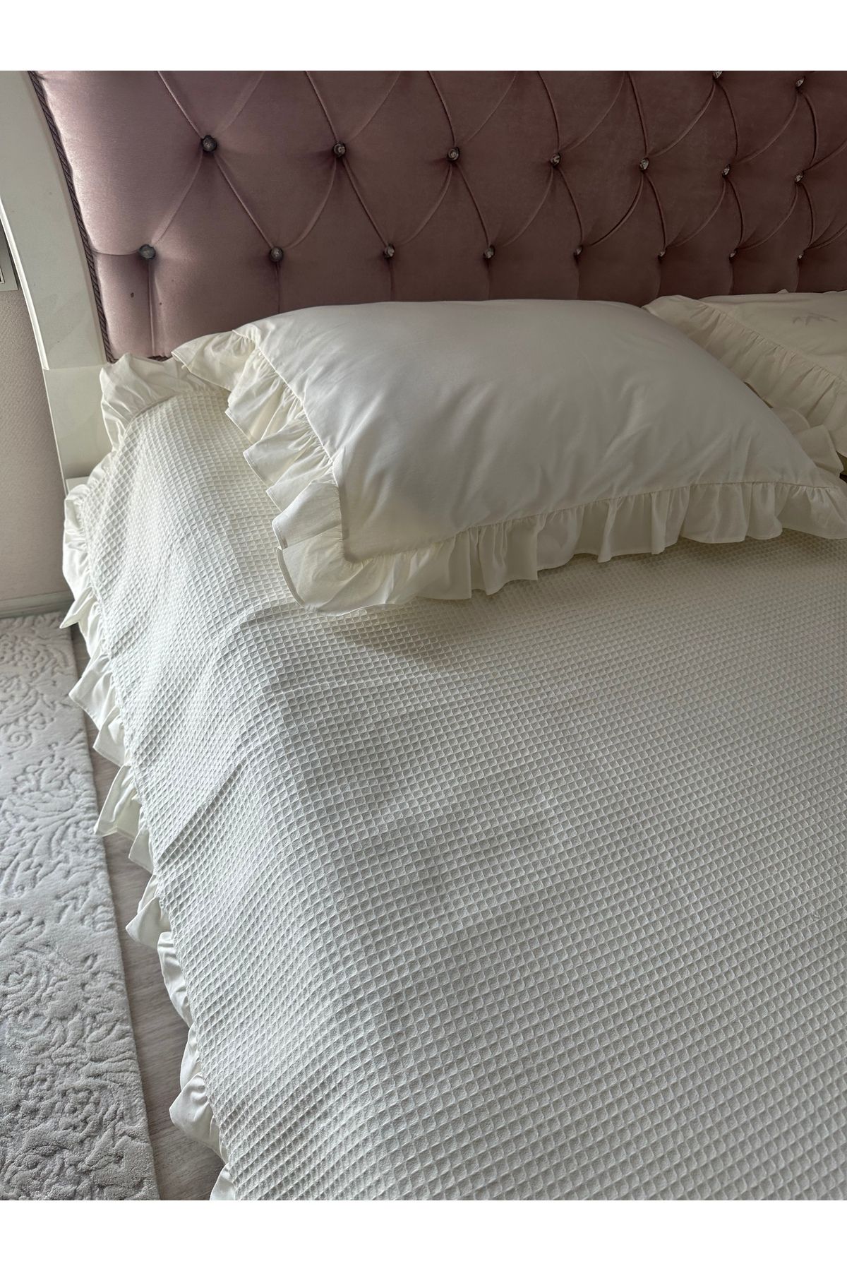 Çift Kişilik Fırfırlı Pike Yatak Örtüsü 220x230 5