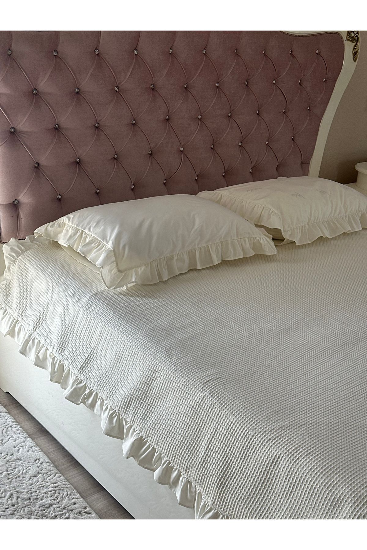 Çift Kişilik Fırfırlı Pike Yatak Örtüsü 220x230 4