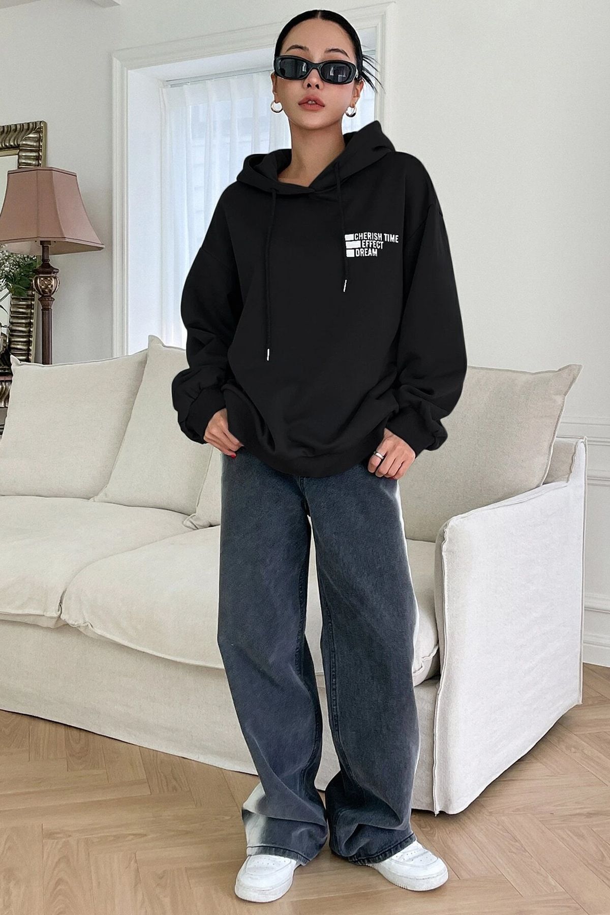 uyguntarz Schwarzes Kapuzensweatshirt „Cherish Time“ mit Aufdruck, Unisex – Butarz