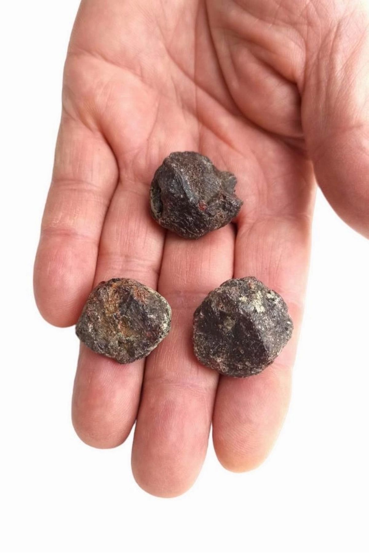 Elioure Doğal Lal Garnet Küçük Parçalar, 50 Gram, Renkli ve Parlak Taşlar