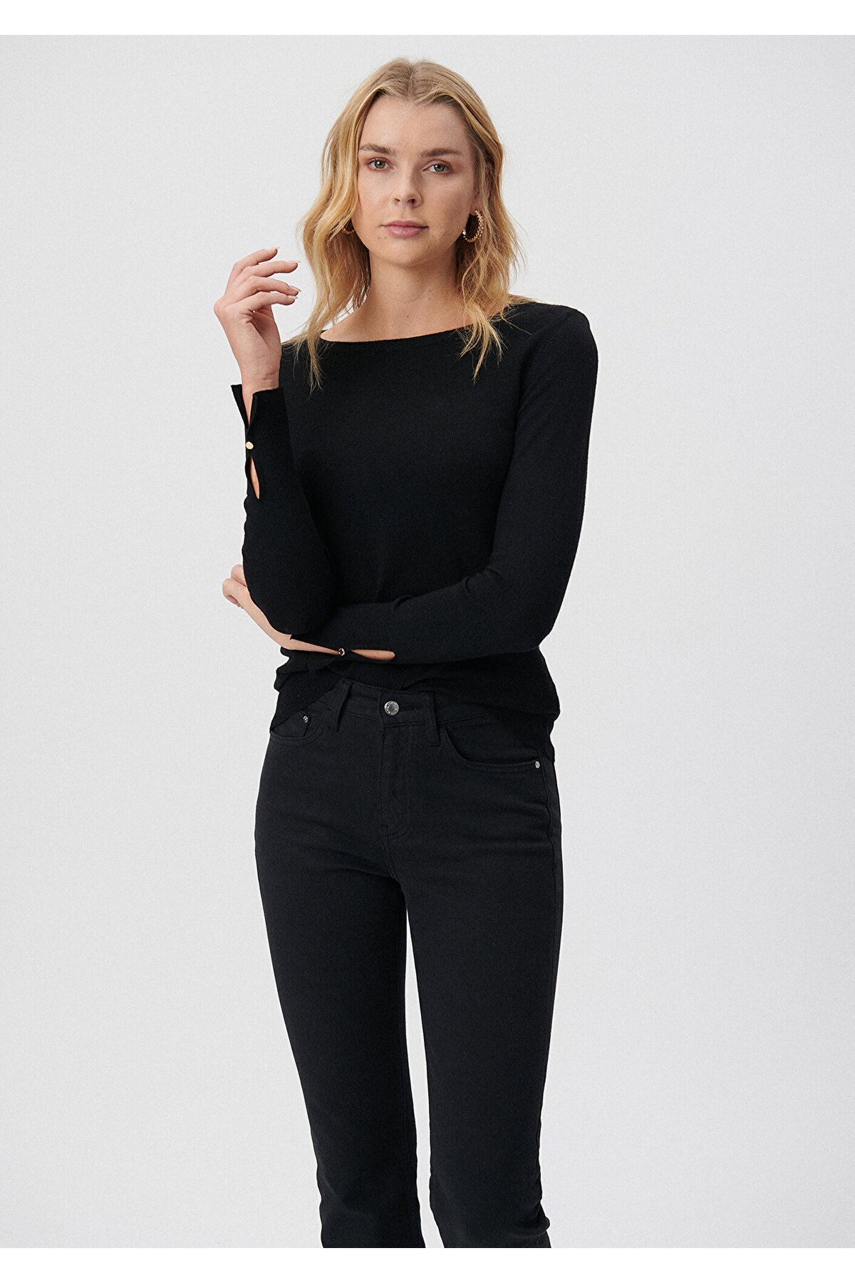 Mavi-Knoflík Detailní Černý svetr Slim Fit / Těsný střih 171365-900 2