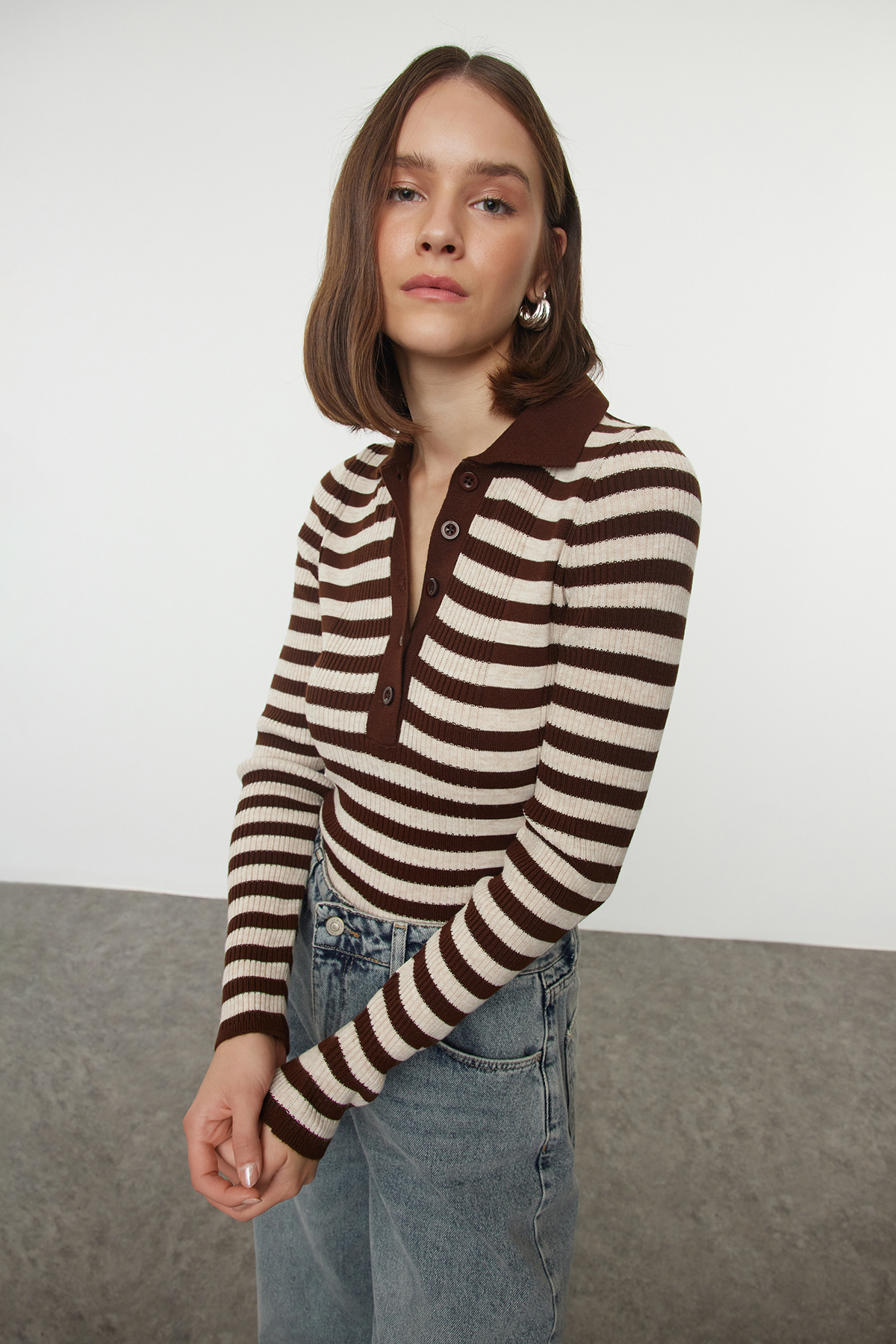 Trendyolmilla  Kahverengi Polo Yaka Basic Çizgili Fitted/Vücudu Saran Triko Kazak TWOAW25KZ00349 - Görsel 2