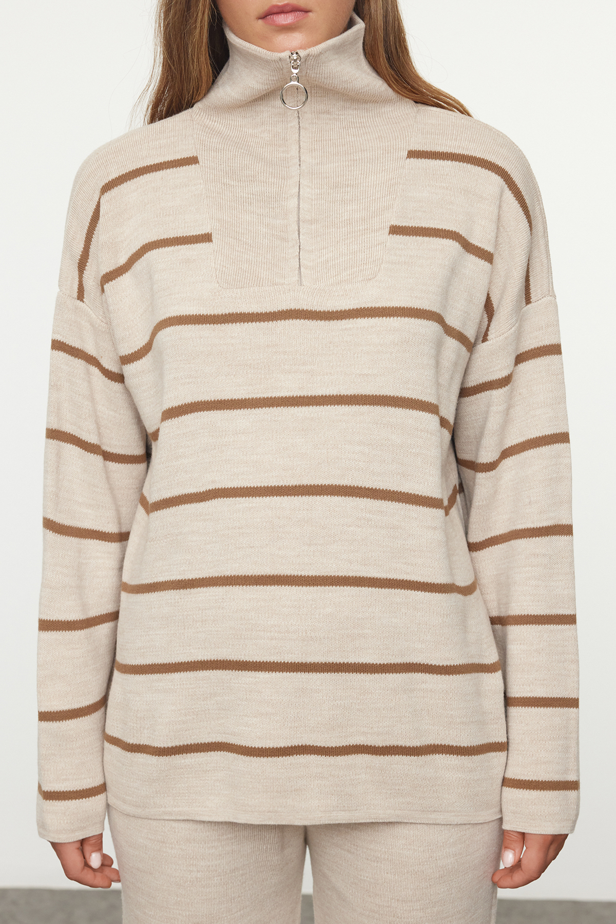 Trendyol Collection Beiges Strickset mit Reißverschluss und weiter Passform - TWOAW24AU00025