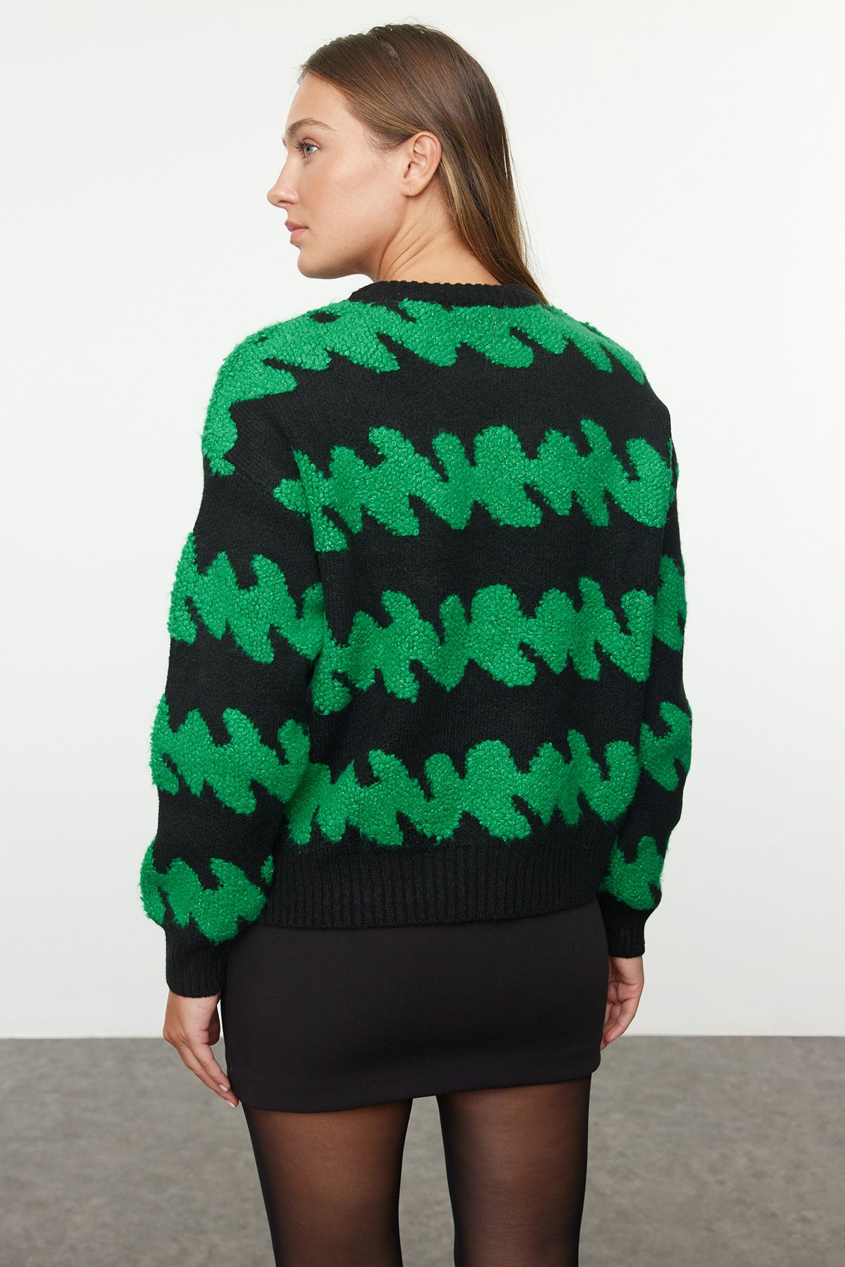 Trendyol Collection-Pulover din tricot moale, negru, bloc de culoare - TWOAW25KZ00217 5