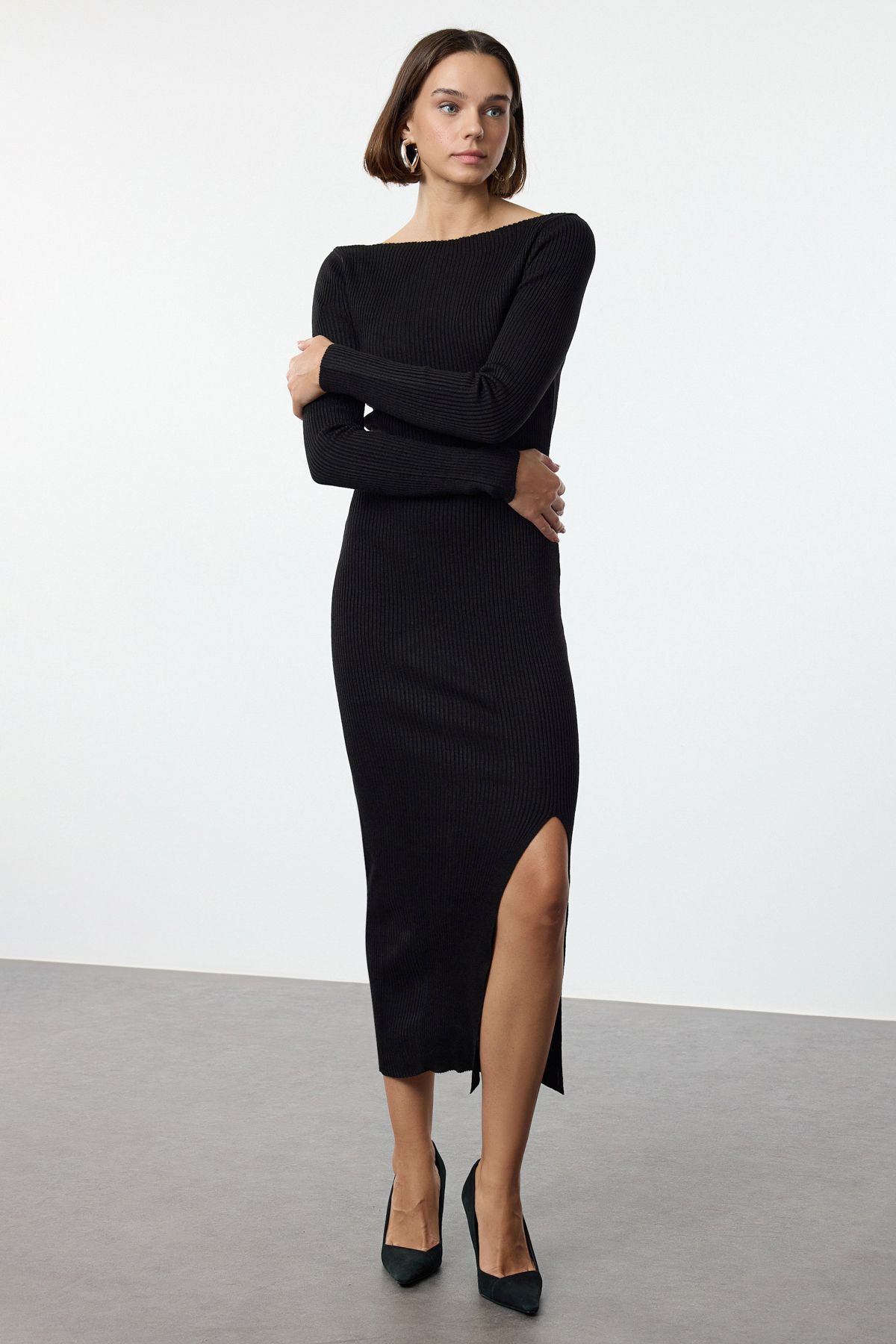 Trendyol Collection-Czarna długa sukienka dzianinowa z odkrytymi plecami - TWOAW25EL00025 2