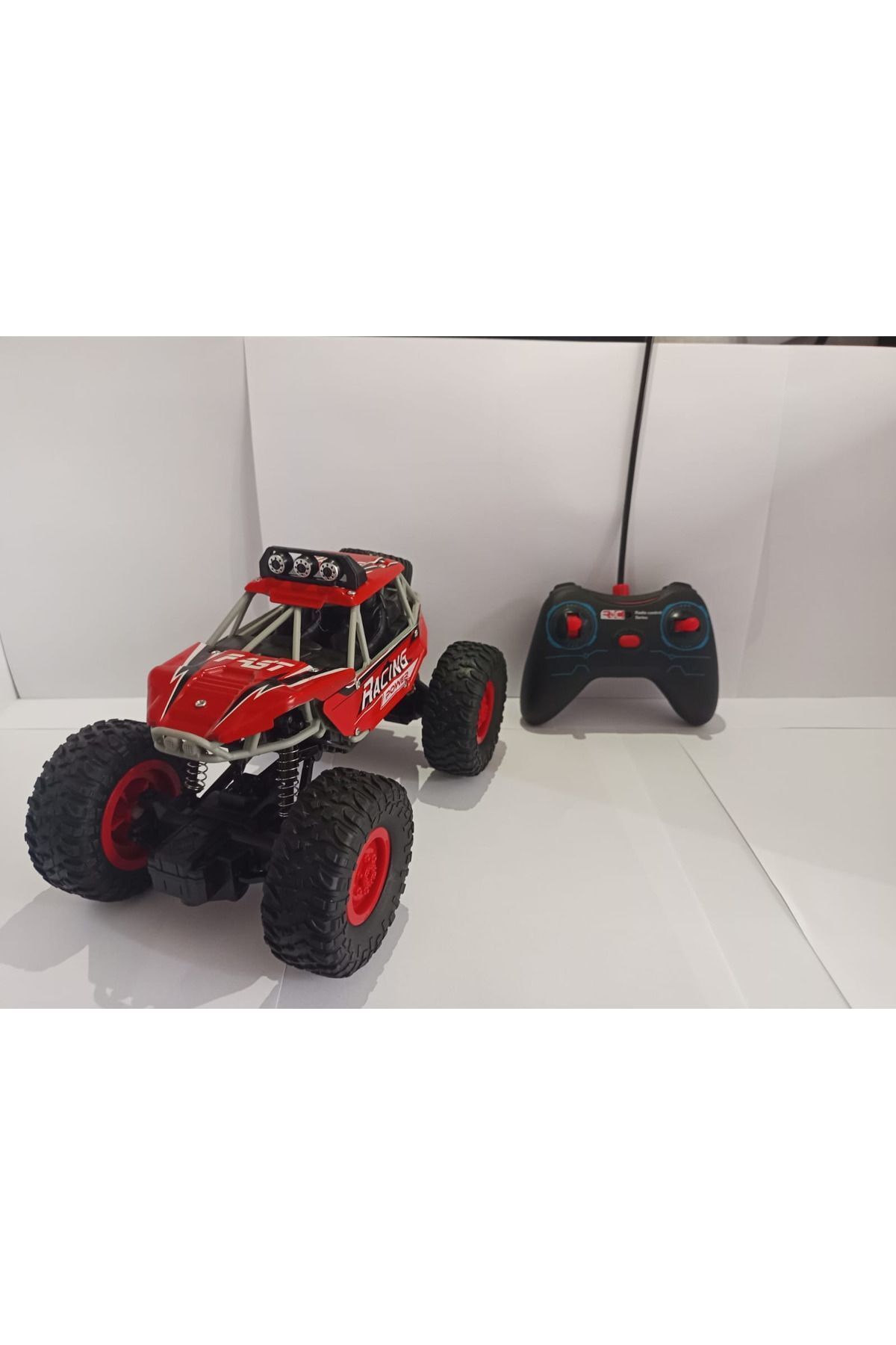 1/16 uzaktan kumandalı off-road şarjlı 15km hızlı KIRMIZI arazi aracı