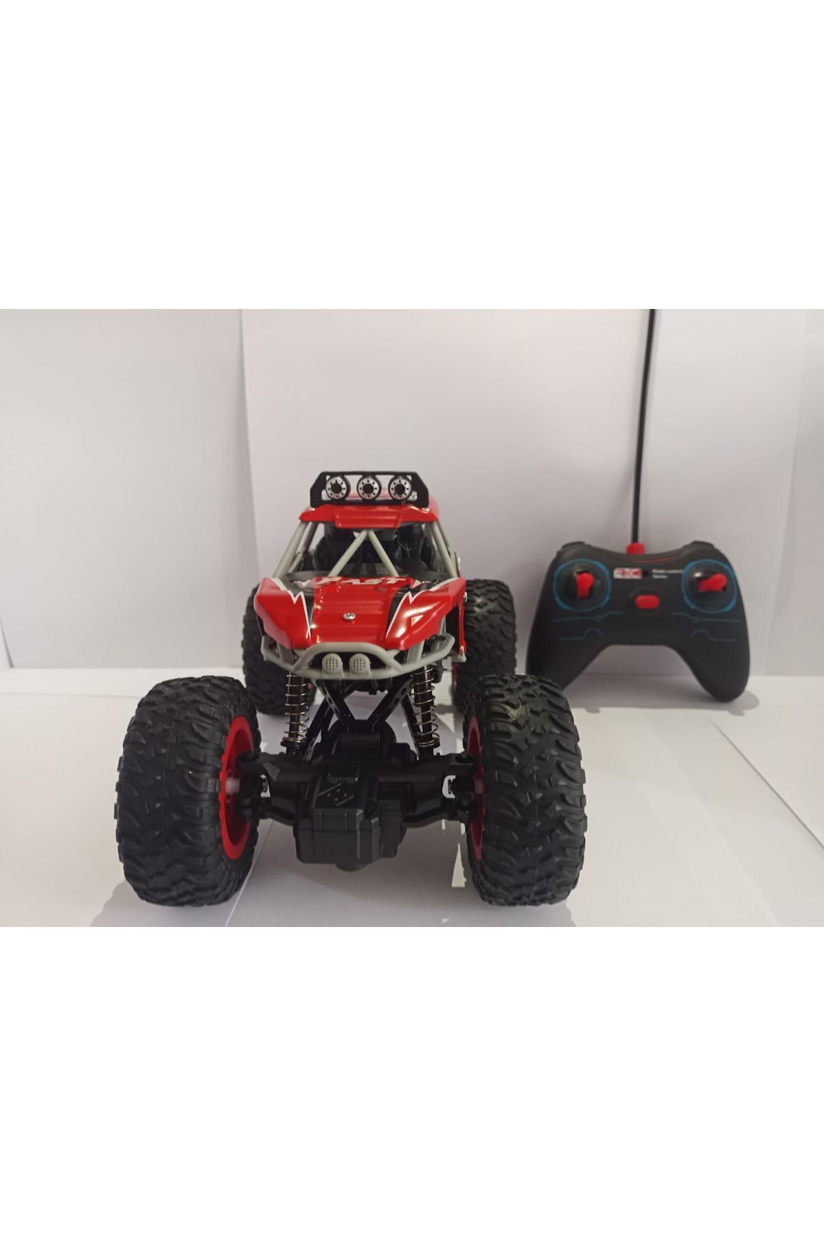 1/16 uzaktan kumandalı off-road şarjlı 15km hızlı KIRMIZI arazi aracı