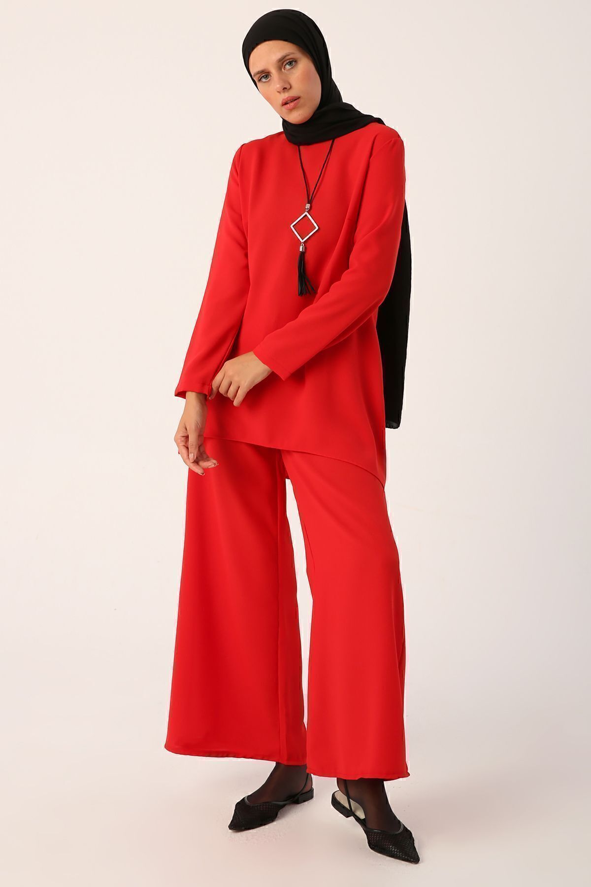 complete the look image