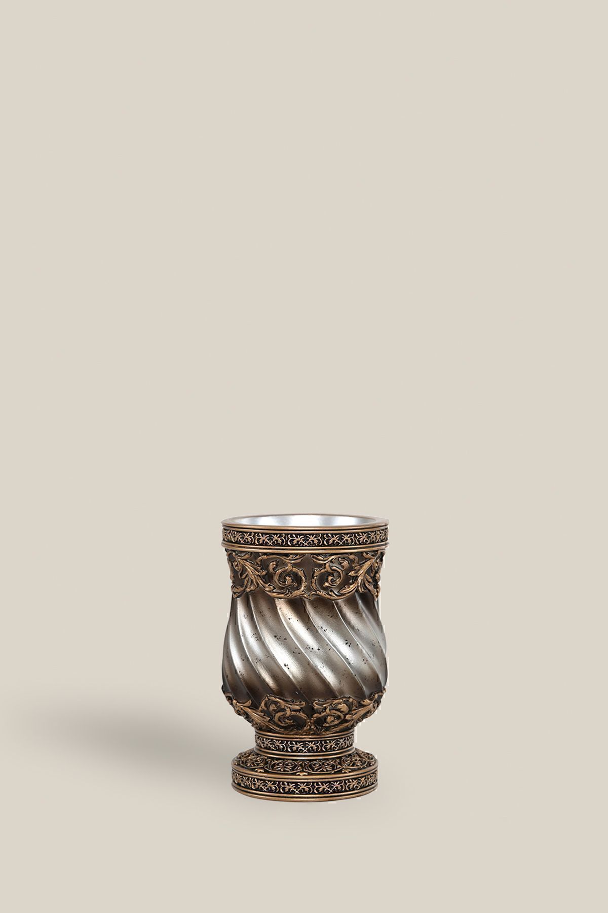 İrya-Metallic Queen Toothbrush Holder 1