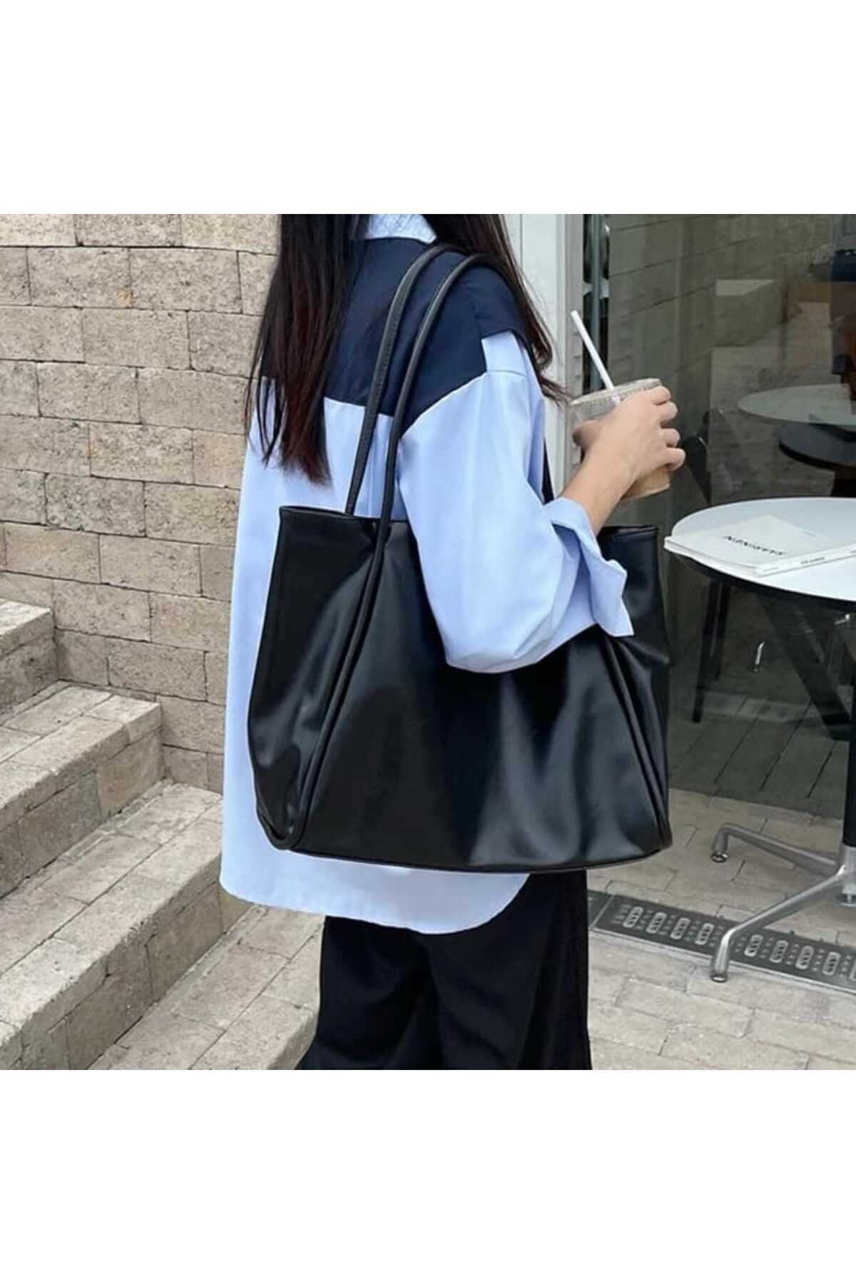 modèle souple de sac à bandoulière et de sac à bras pour femmes