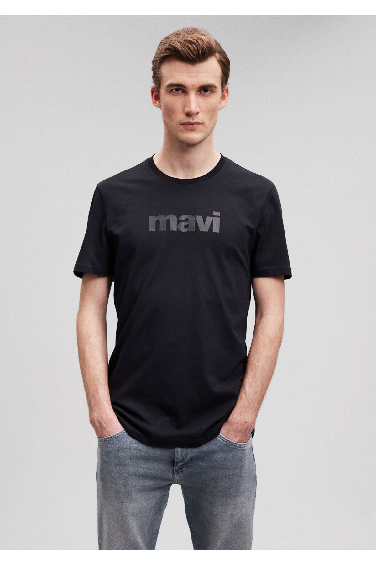 Mavi Logo Baskılı Siyah Tişört Slim Fit / Dar Kesim 065199-900