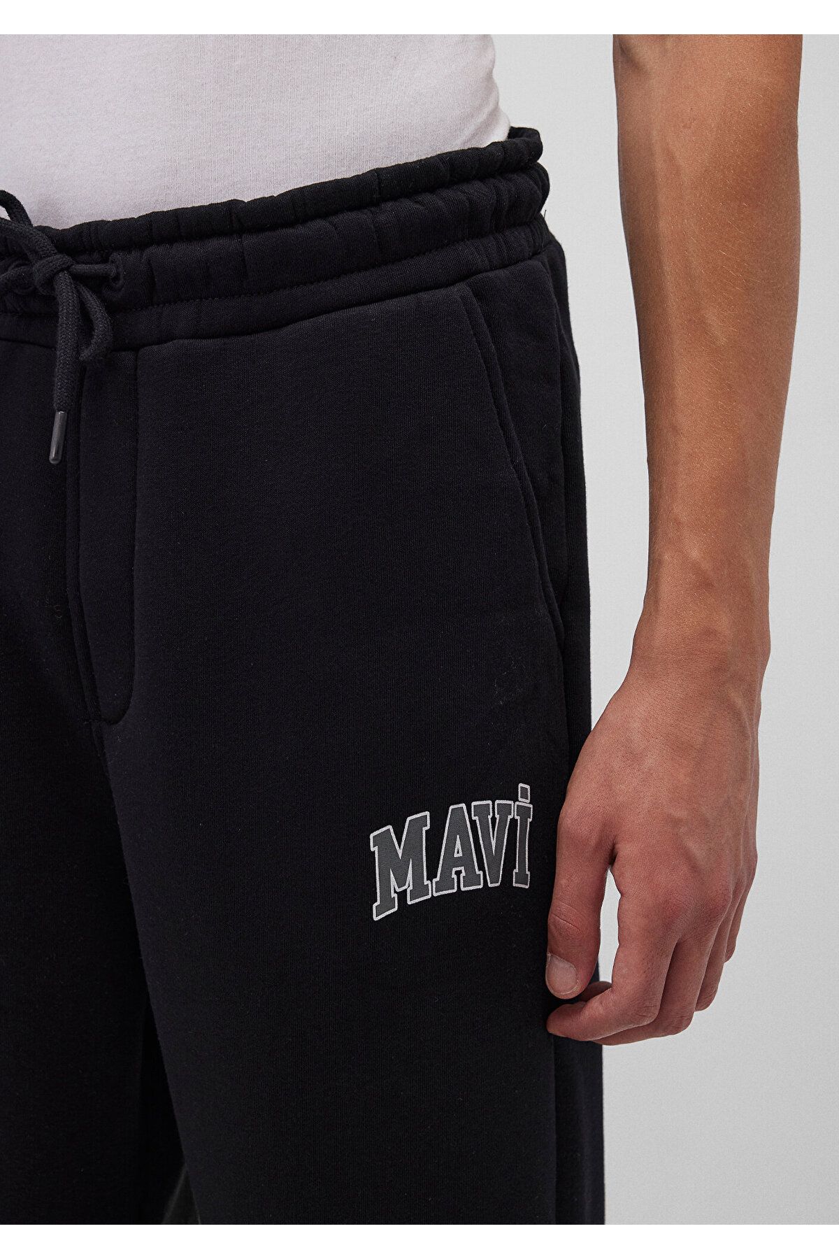 Mavi-Schwarze Jogginghose mit Logo-Print 0010207-900 5