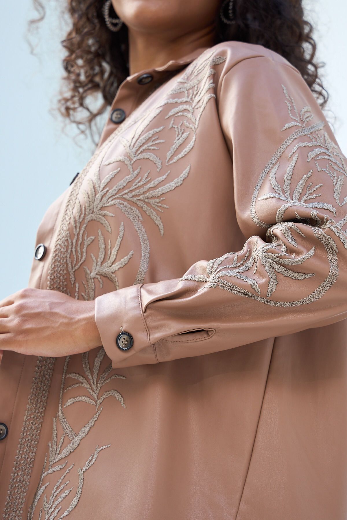 MİA NOURA-Cămașă de damă cu țesătură din piele brodată cu broderie - design cu mâneci și față 4