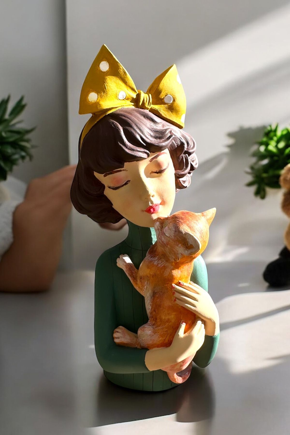 El Yapımı Dekoratif Kedili Kız Obje