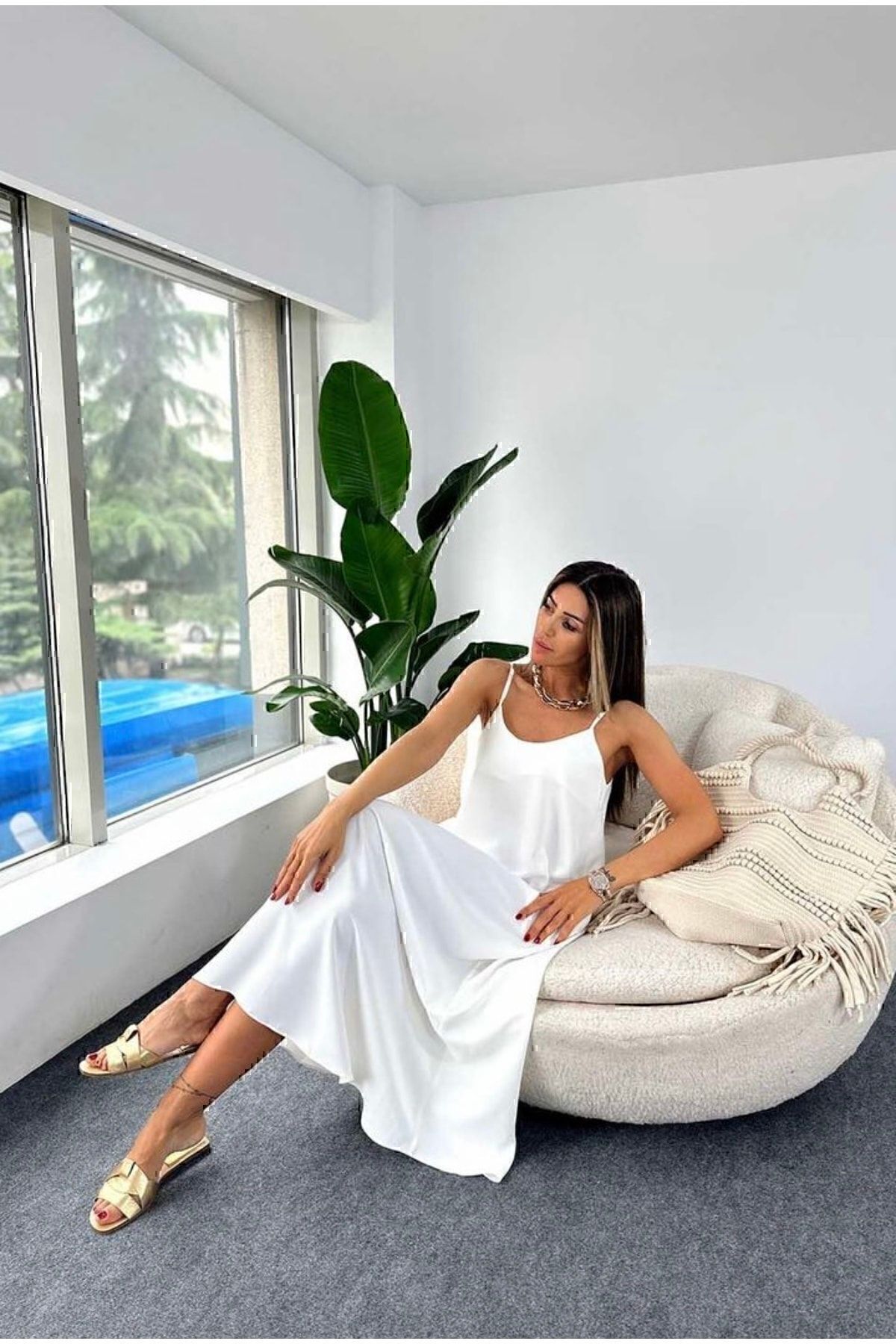 manana fashion-Ayrobin szövetből készült hosszú fehér ruha állítható pántokkal 5