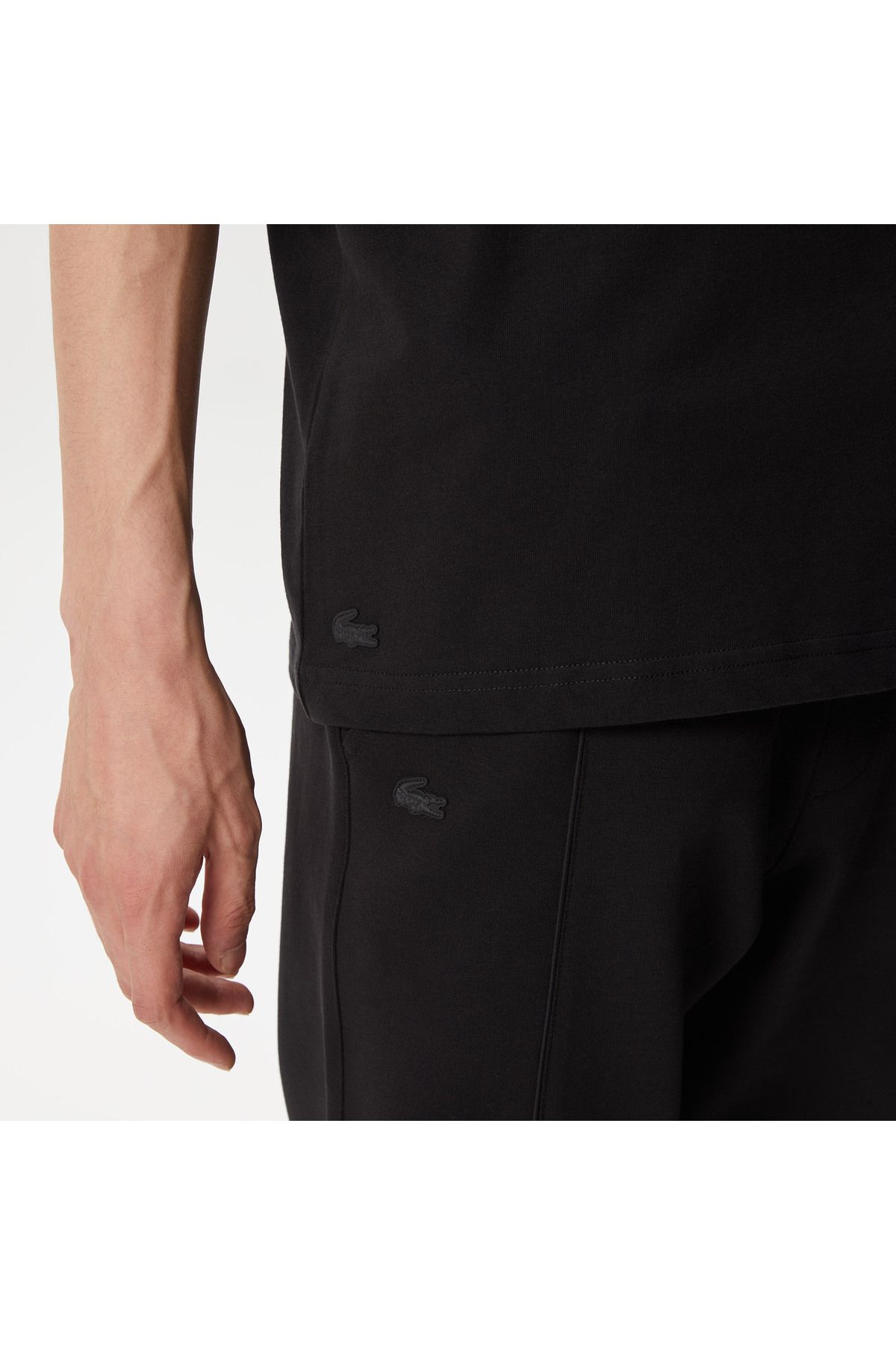 تی شرت مشکی مردانه یقه دوچرخه تناسب پیراهن طرح دار Lacoste