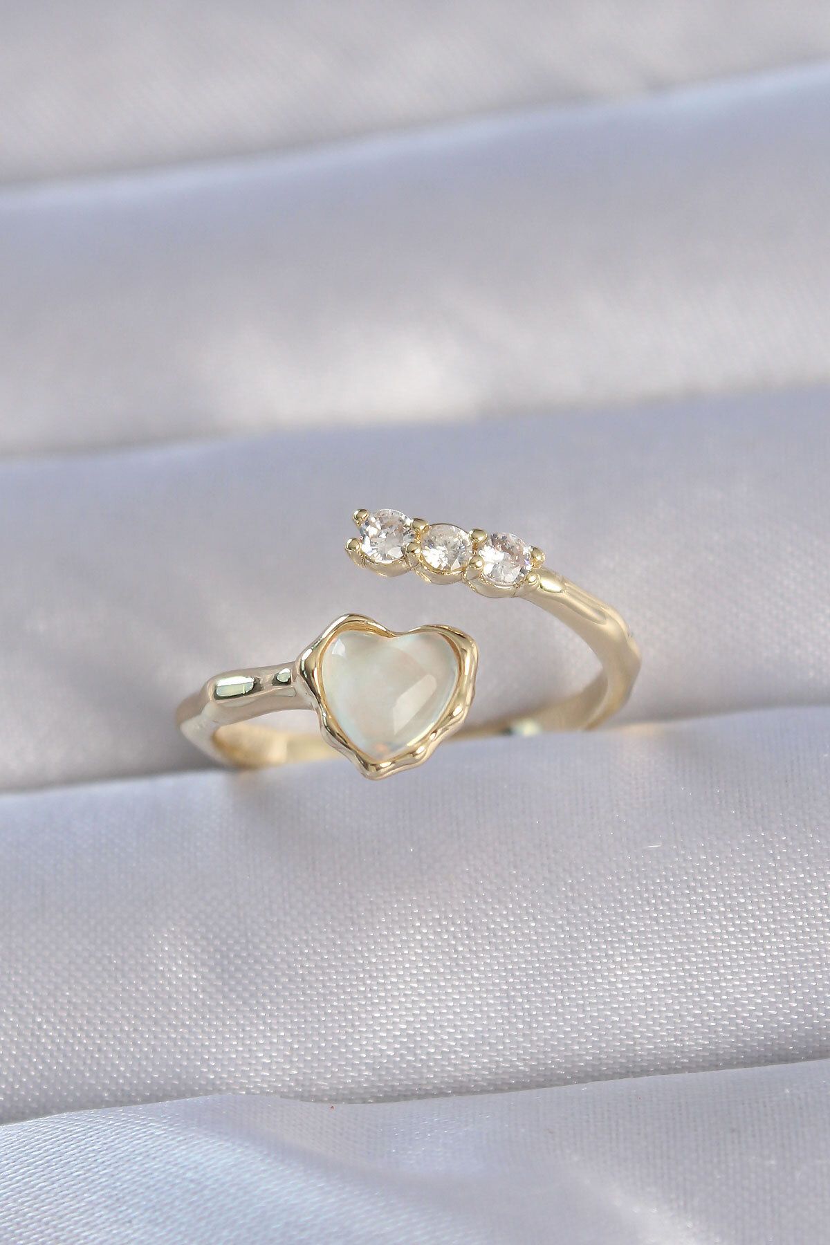 MMB Boutique Pirinç Gold Renk Zirkon Taşlı Sedefli Kalp Model Ayarlanabilir Yüzük