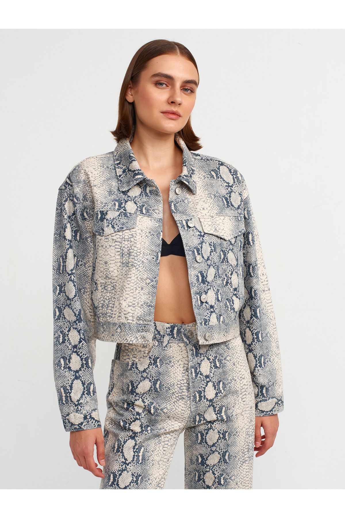 Dilvin-65355 Ecru Snake Patterned Denim Jacket 4