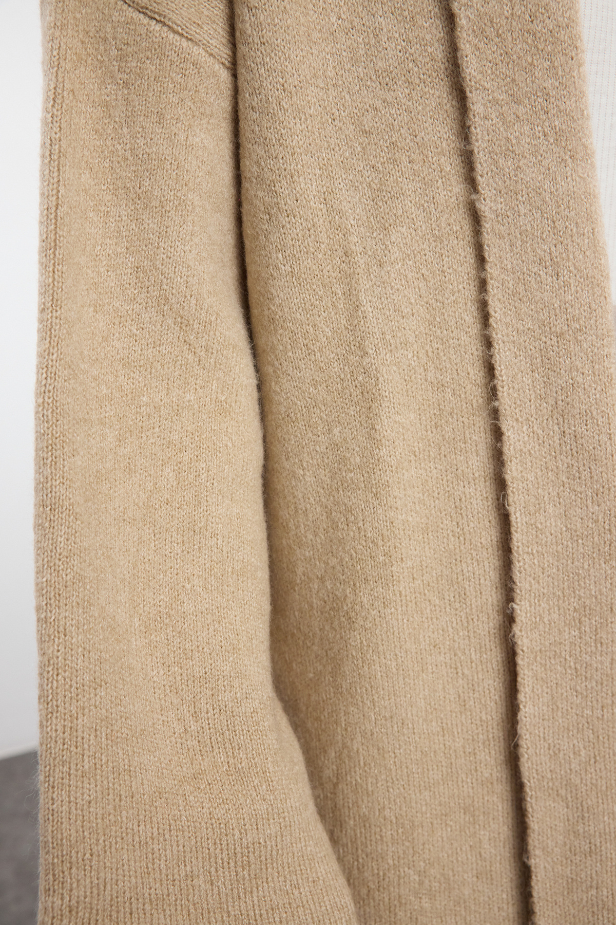 Trendyolmilla  Bej Yumuşak Dokulu Kalın Basic Kaban Görünümlü Triko Hırka TWOAW25HI00097 - Görsel 4