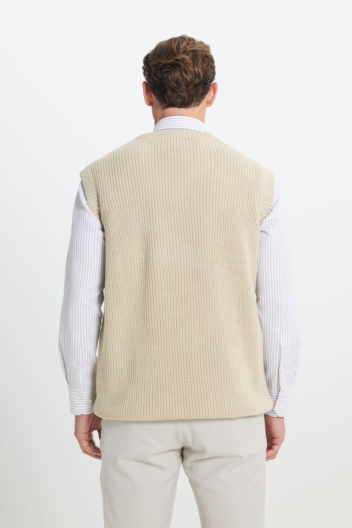 AC&Co / Altınyıldız Classics-Beigefarbener Herren-Strickpullover mit Standard-Passform und normalem Schnitt und V-Ausschnitt 6