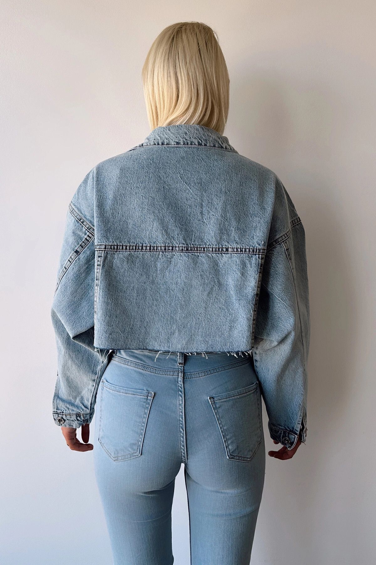 bacc  Kadın Buz Mavi Çift Cepli Lazer Kesim Yıkamalı Crop Denim Ceket Bcdf-235408 - Görsel 9