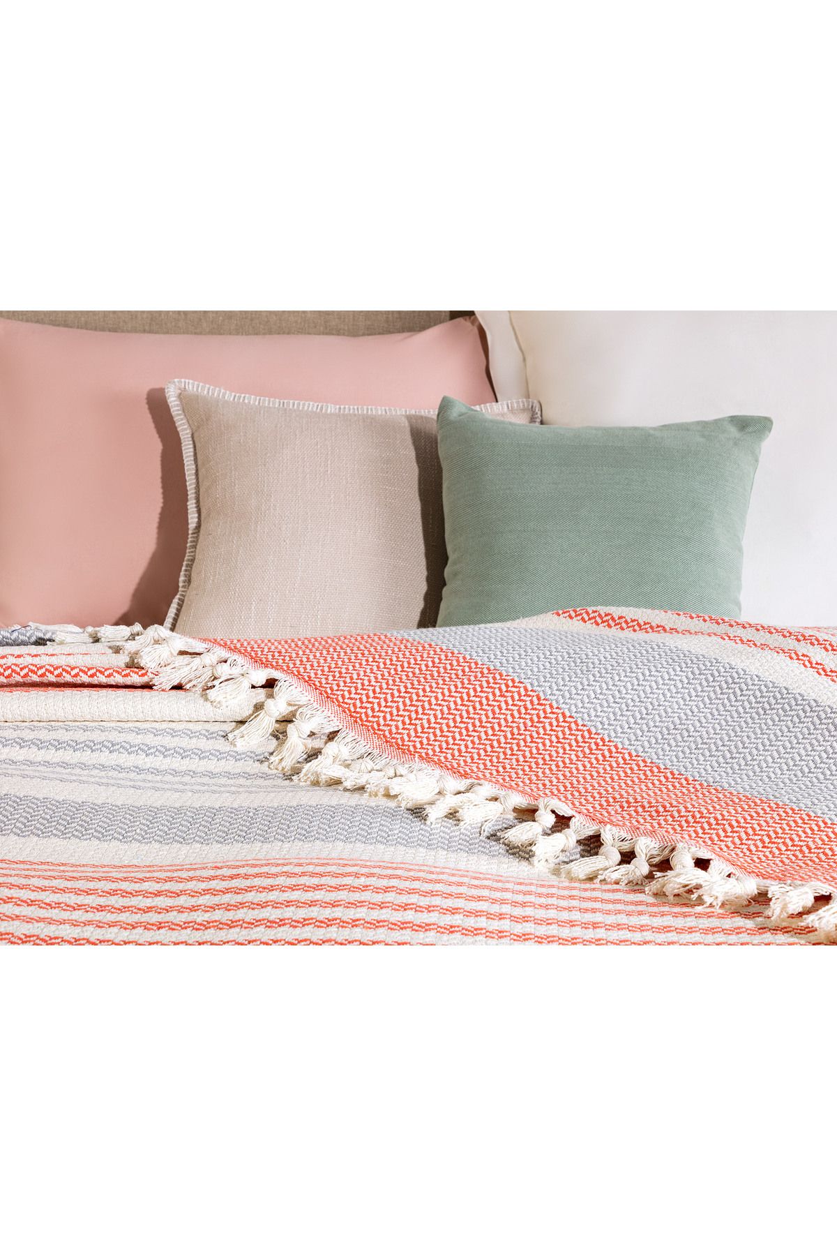 Madame Coco-Denney Double Bedspread - Comfortable and Stylish Design 2