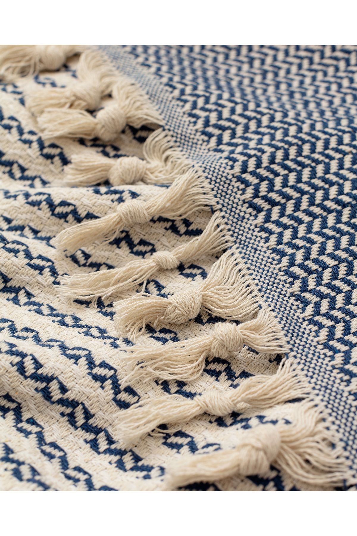 Madame Coco-Denney Single Bedspread - Ecru/indigo 4