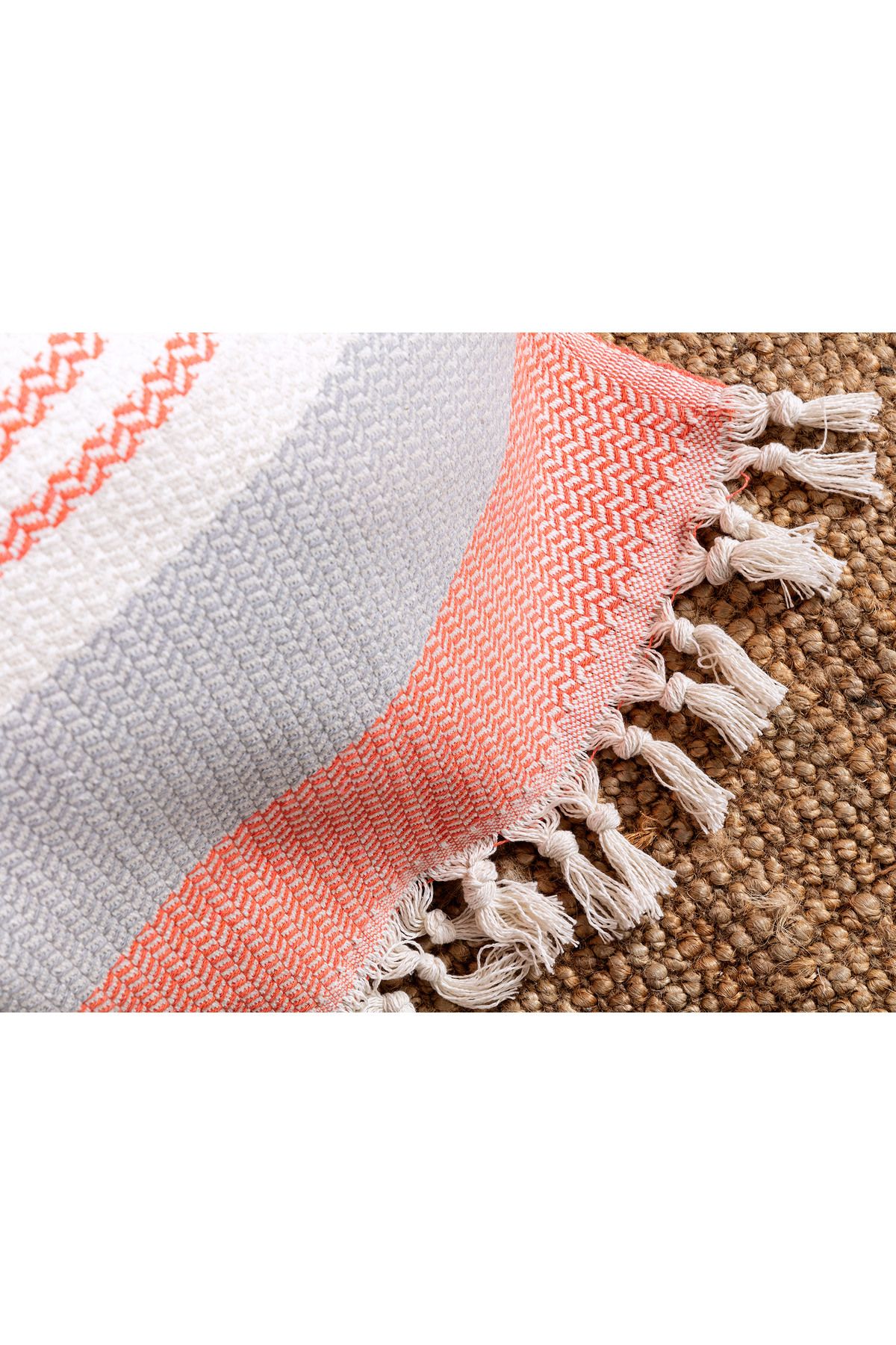 Madame Coco-Denney Double Bedspread - Comfortable and Stylish Design 4