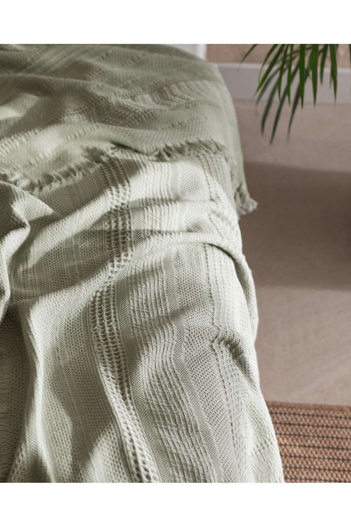 Madame Coco-Lucille Double Bedspread - Comfortable and Stylish Design 5