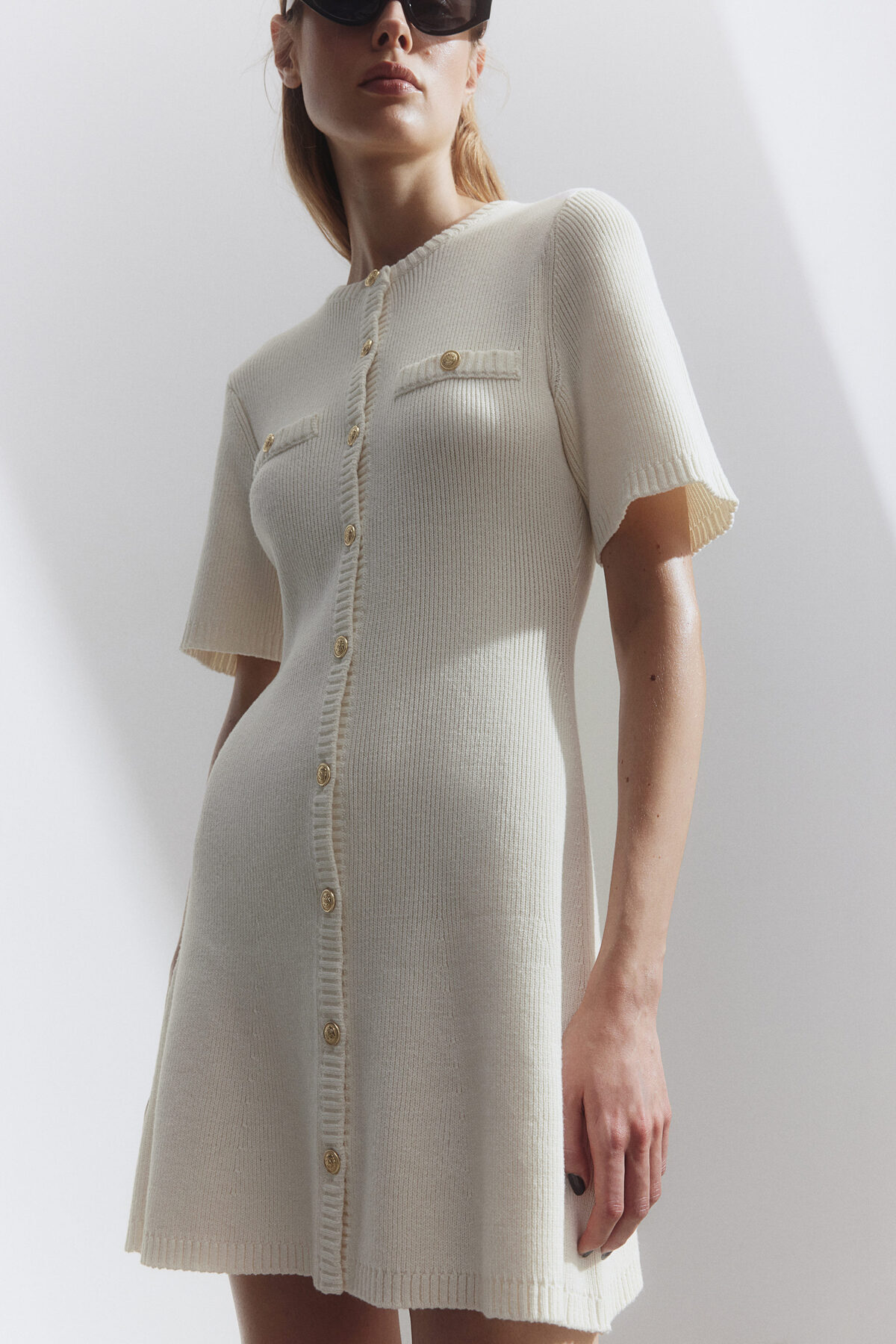 پیراهن بافت کشی و دکمه‌دار از جلو اچ‌اندام