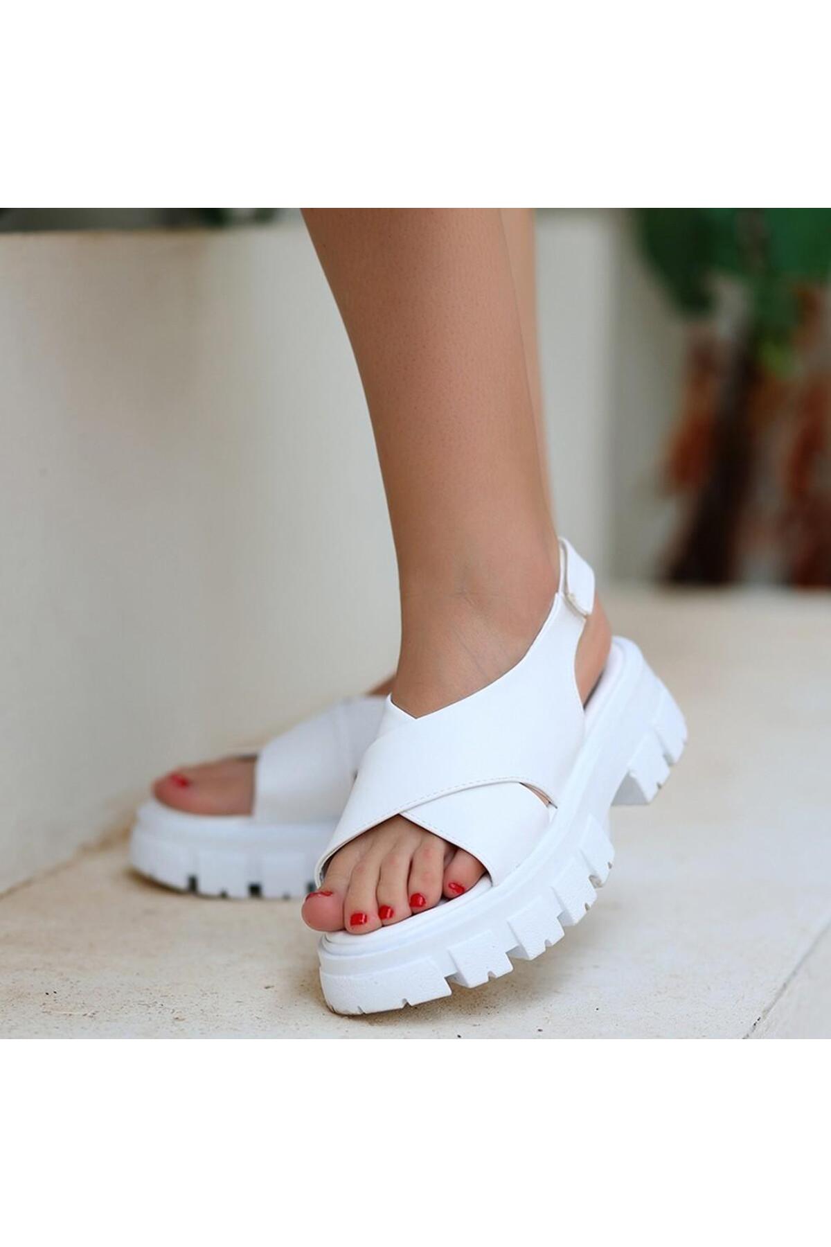 Cesi Beyaz Cilt Sandalet