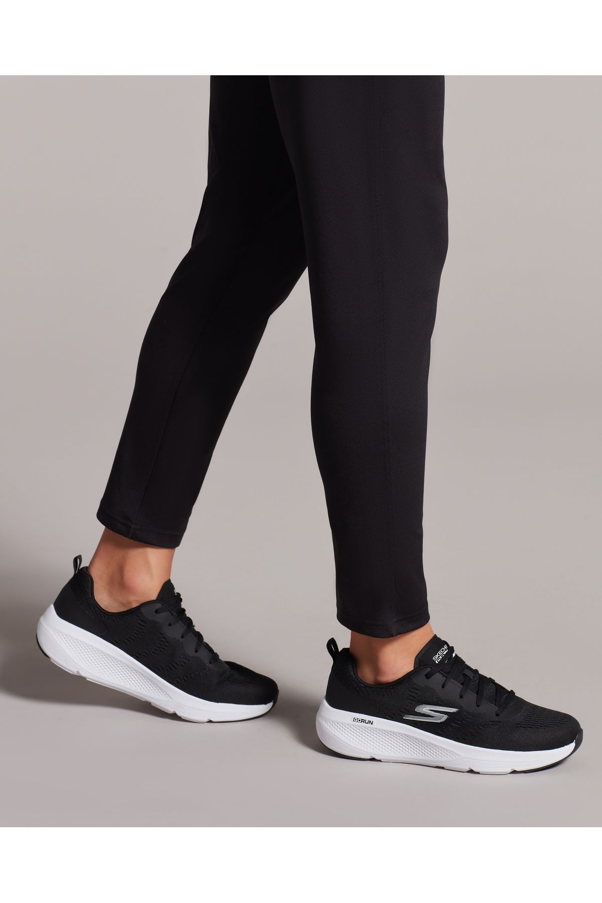 SKECHERS Go Run Elevate Kadın Siyah Koşu Ayakkabısı 128319 Blk