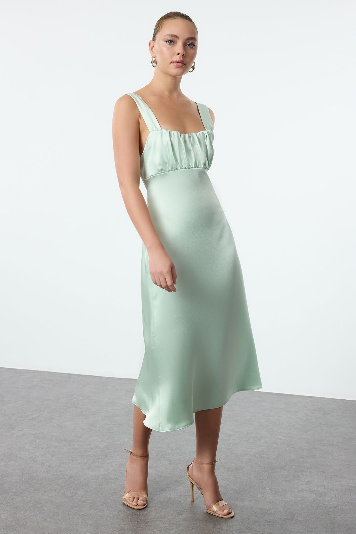 Trendyol Collection Miętowa Sukienka Midi Z Satynowymi Ramiączkami I Szczegółami W Klatce Piersiowej Kobieta - 38