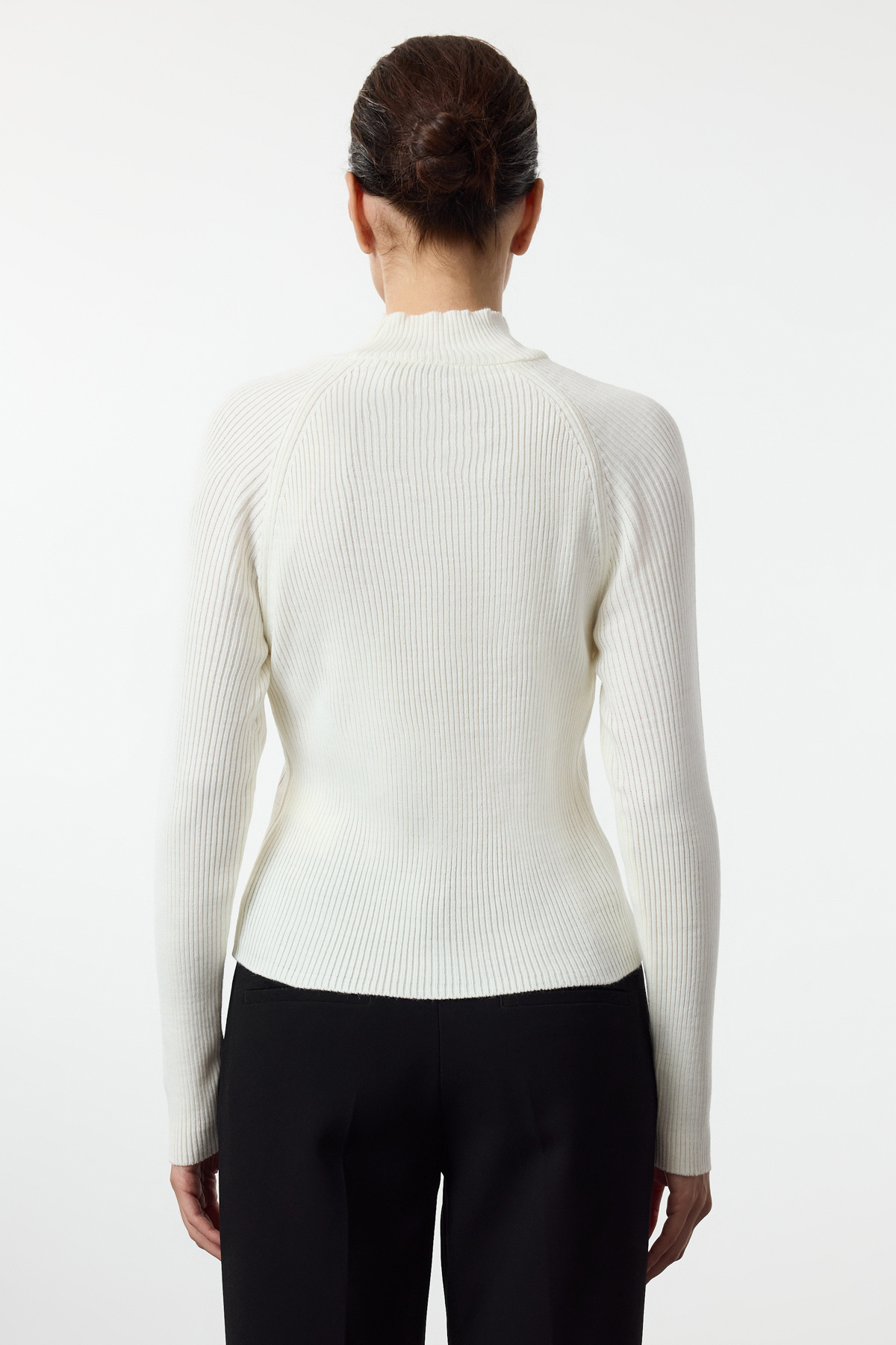 Trendyolmilla  Ekru Düğme Dik Yaka Detaylı İnce Fitted/Vücudu Saran Triko Kazak TWOAW25KZ00069 - Görsel 5